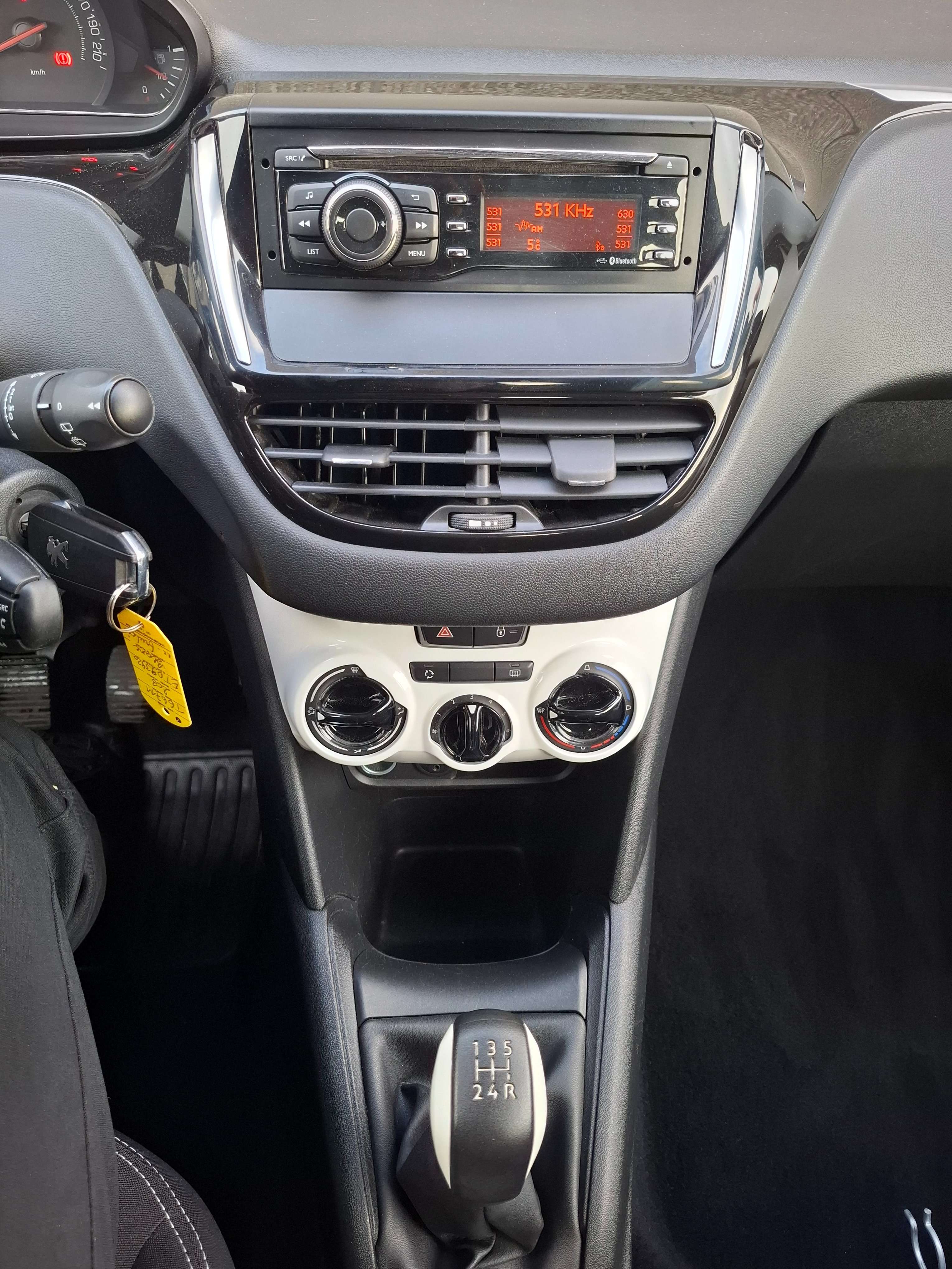 Peugeot 208 1.0i Like // BLUETHOOT//MARCHAND OU EXPORT
