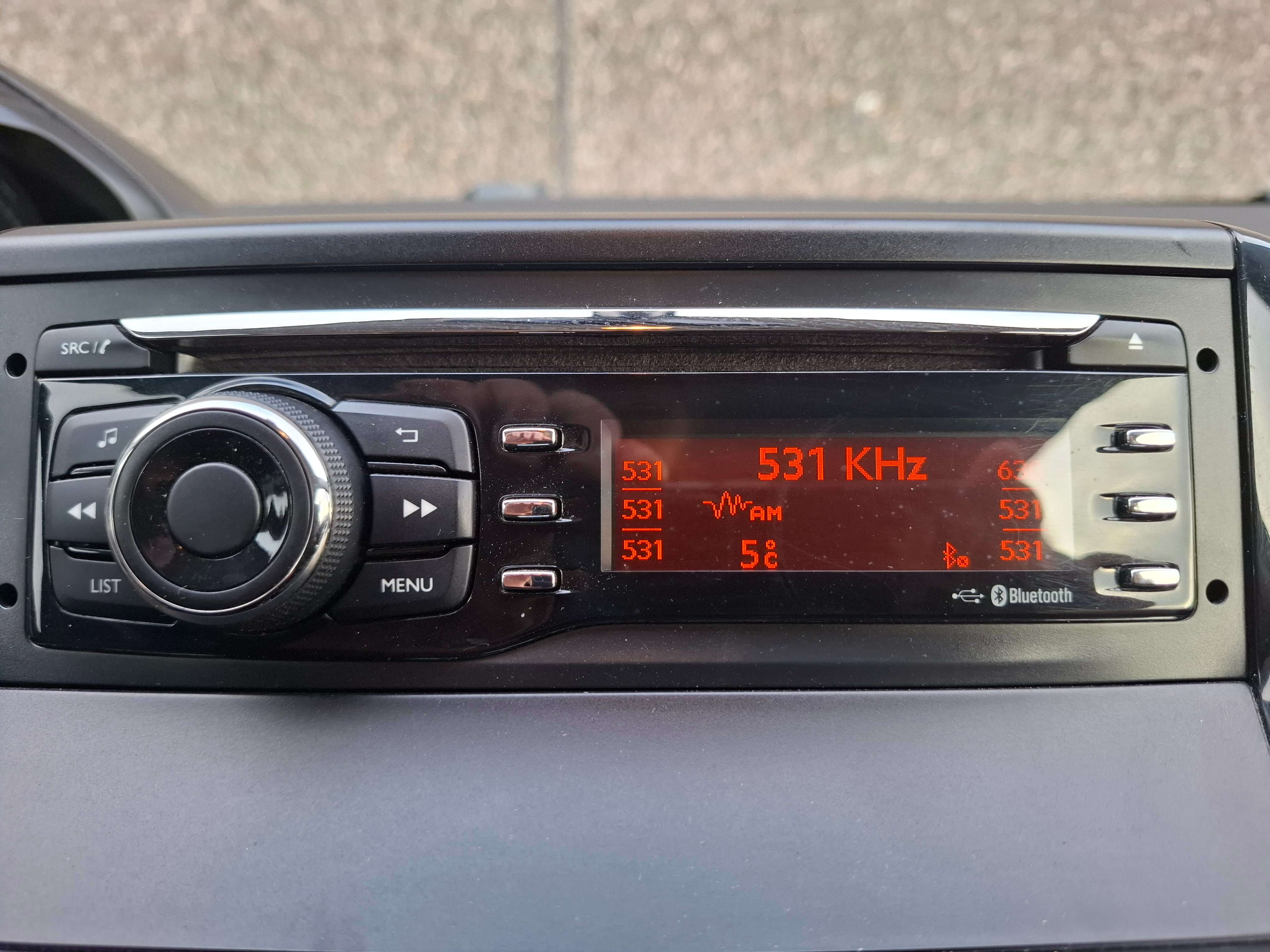 Peugeot 208 1.0i Like // BLUETHOOT//MARCHAND OU EXPORT