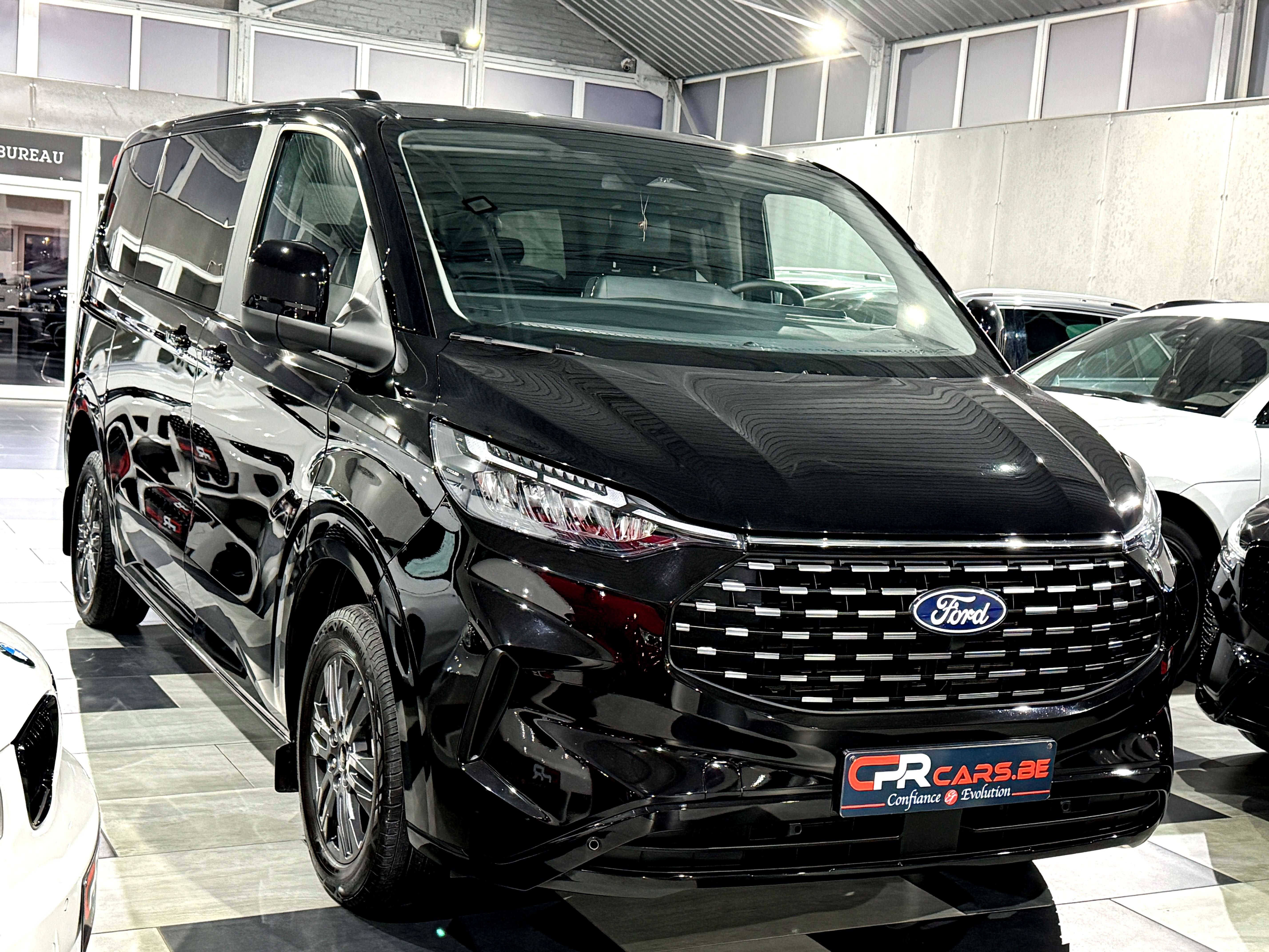 Ford Tourneo Custom 2.0 TD Titanium Long 8 Places 1e Main Etat Neuf