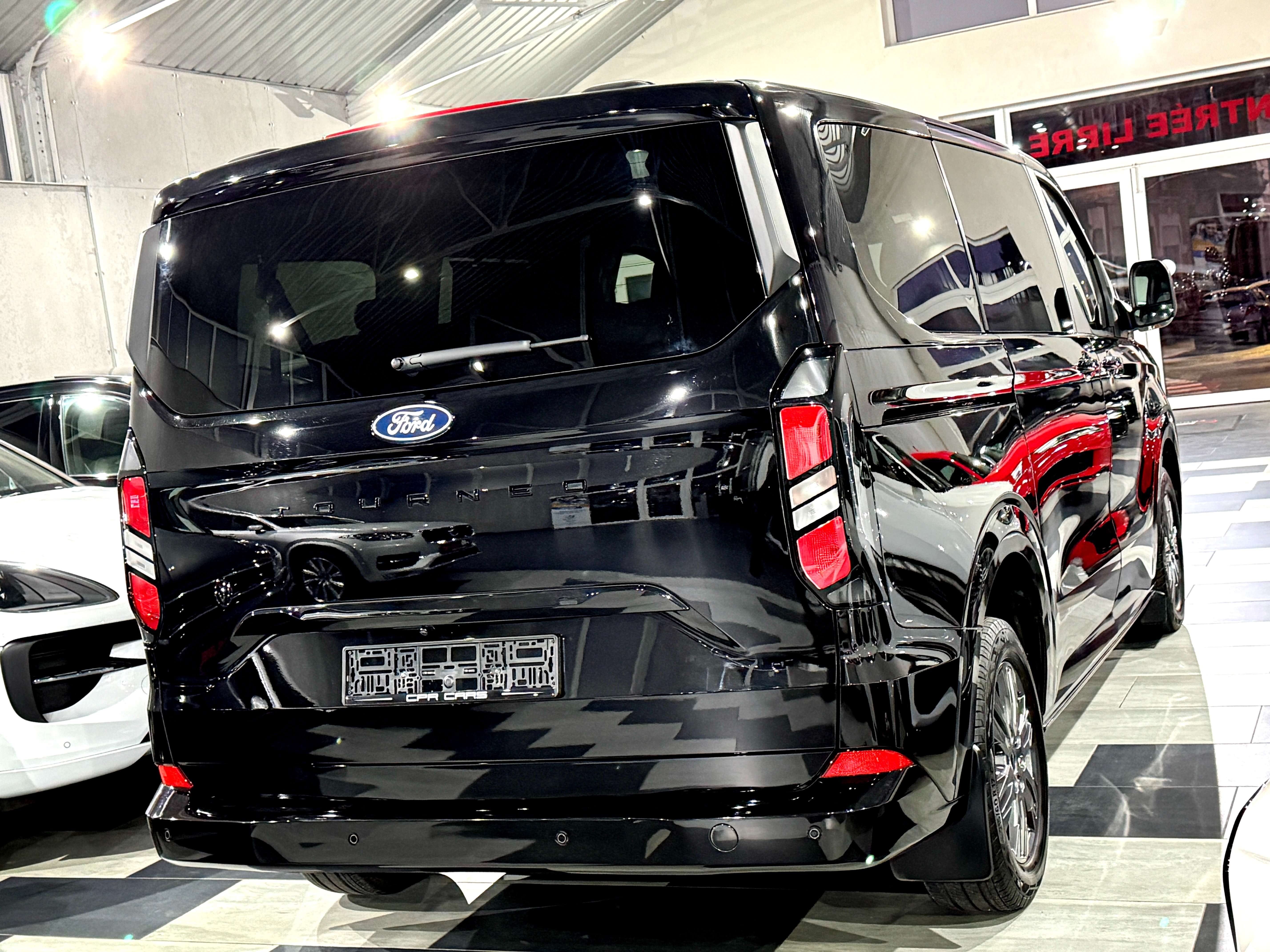 Ford Tourneo Custom 2.0 TD Titanium Long 8 Places 1e Main Etat Neuf