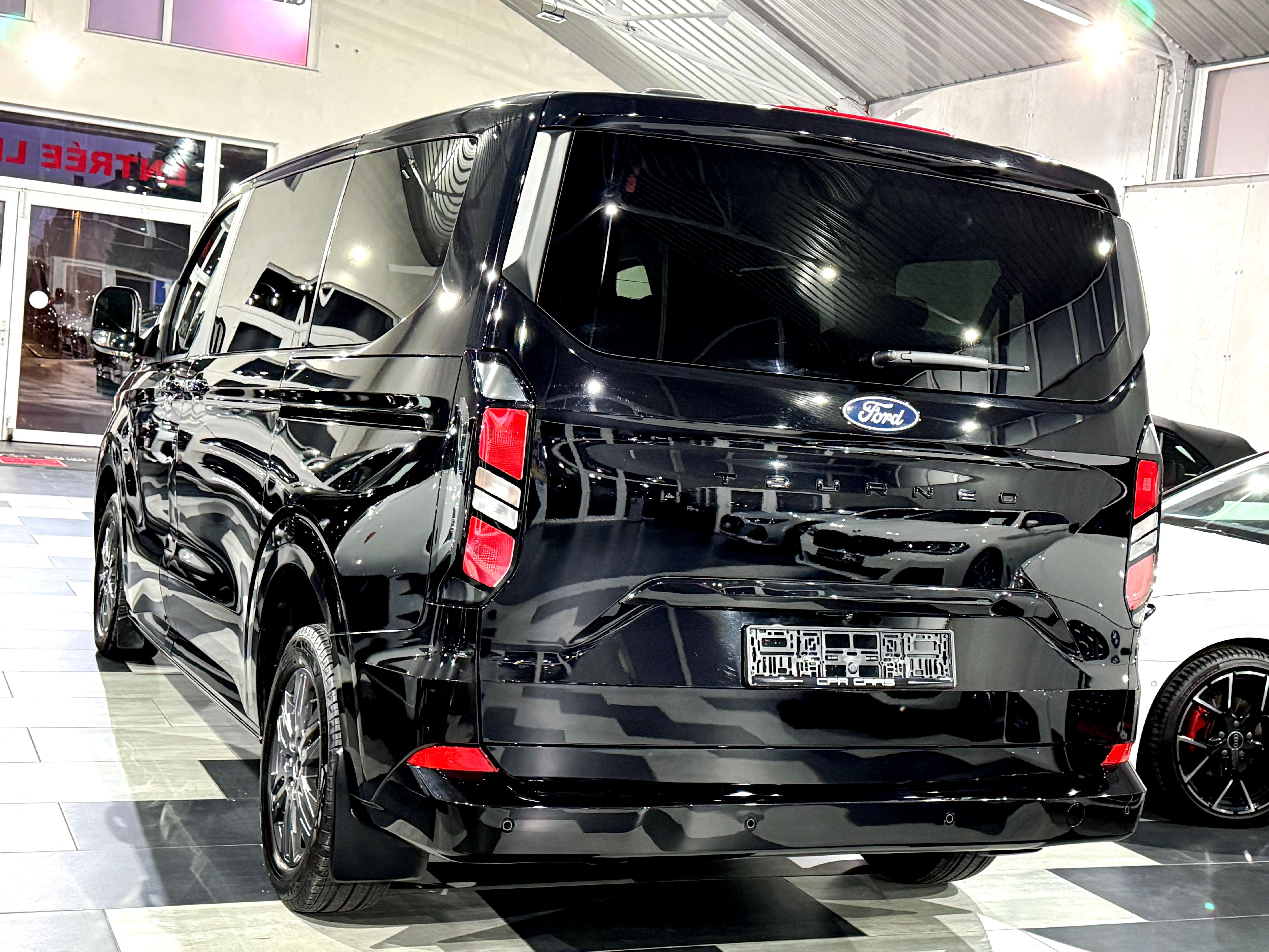 Ford Tourneo Custom 2.0 TD Titanium Long 8 Places 1e Main Etat Neuf