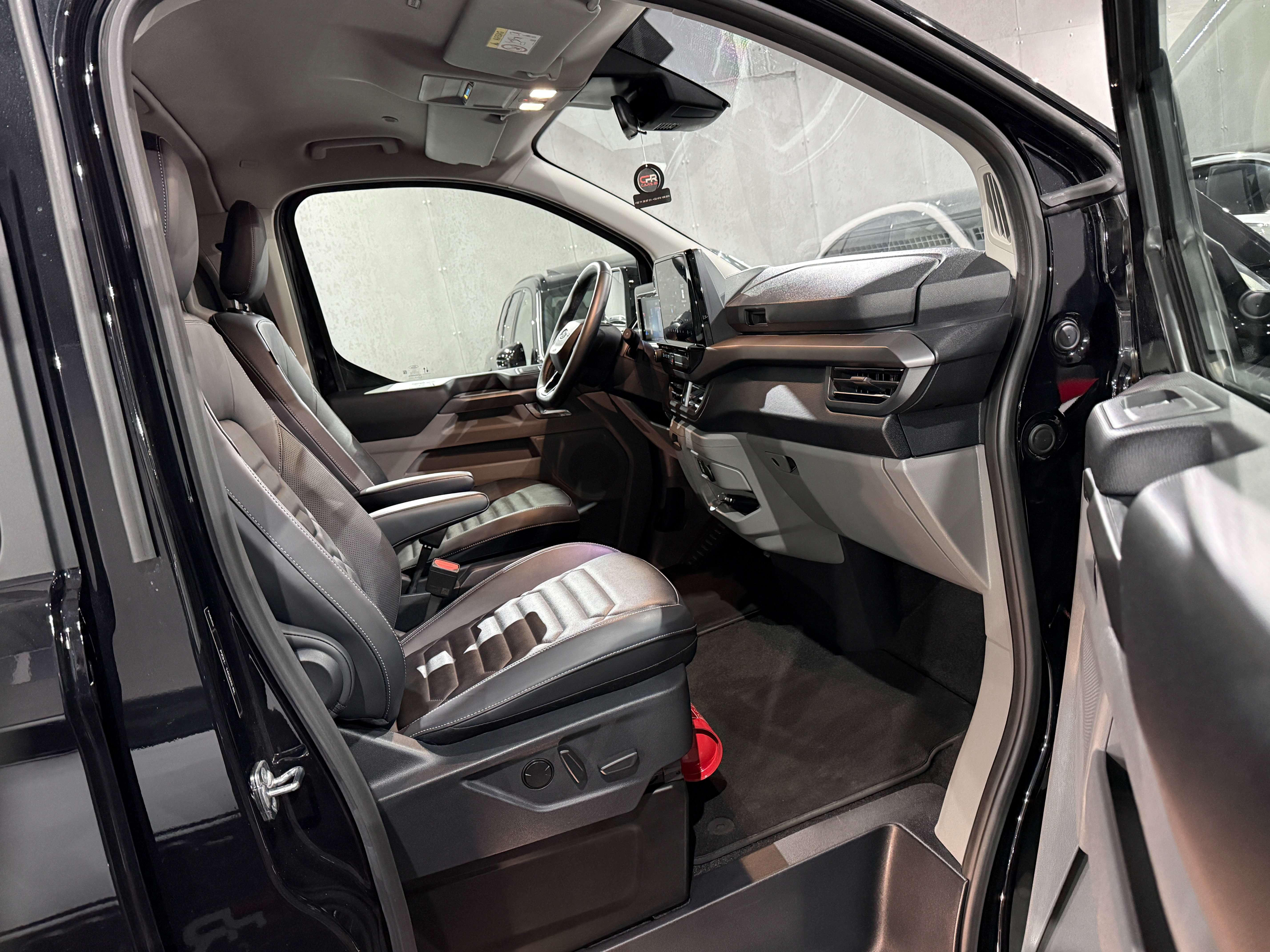 Ford Tourneo Custom 2.0 TD Titanium Long 8 Places 1e Main Etat Neuf