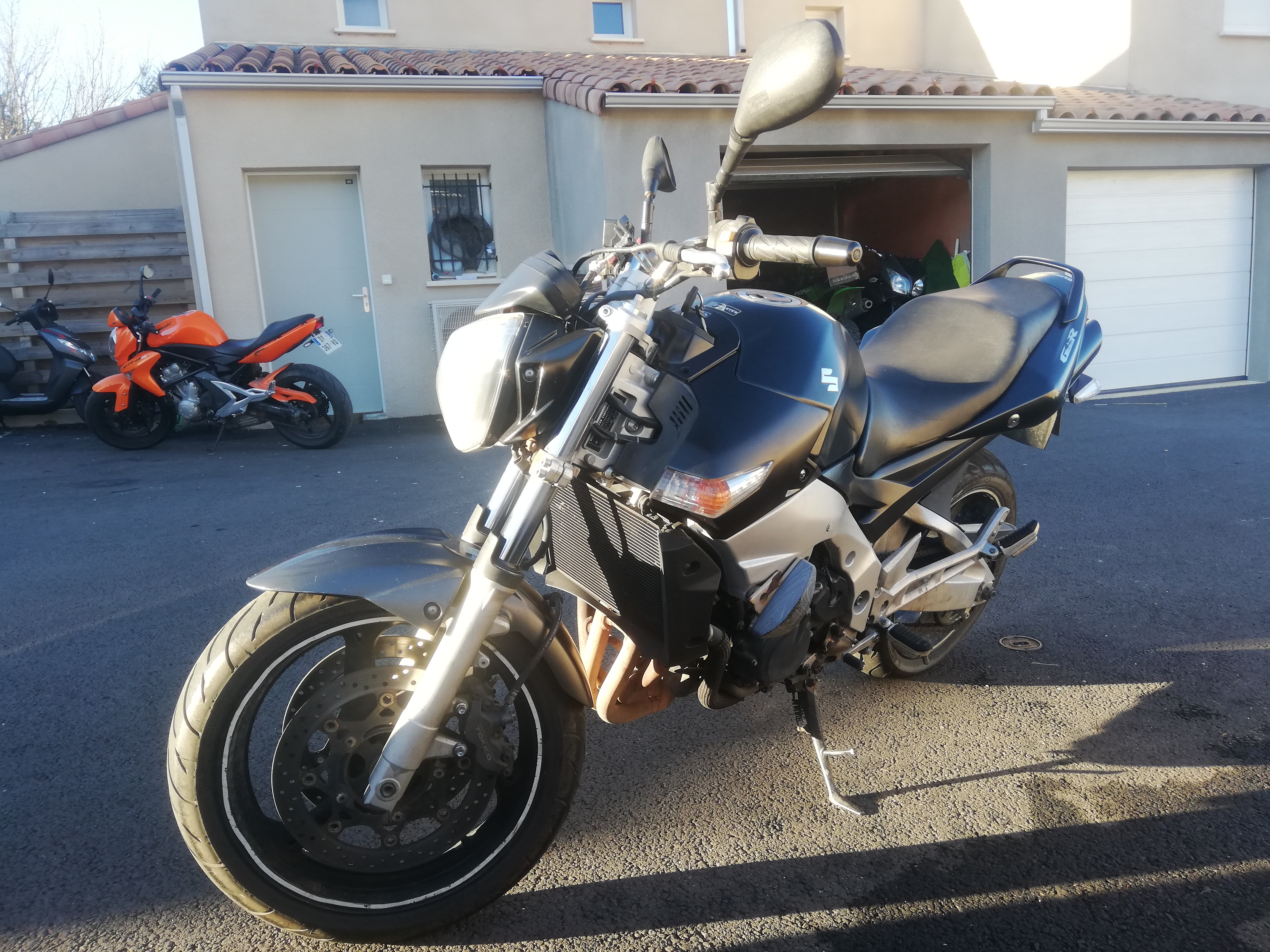 SUZUKI GSR