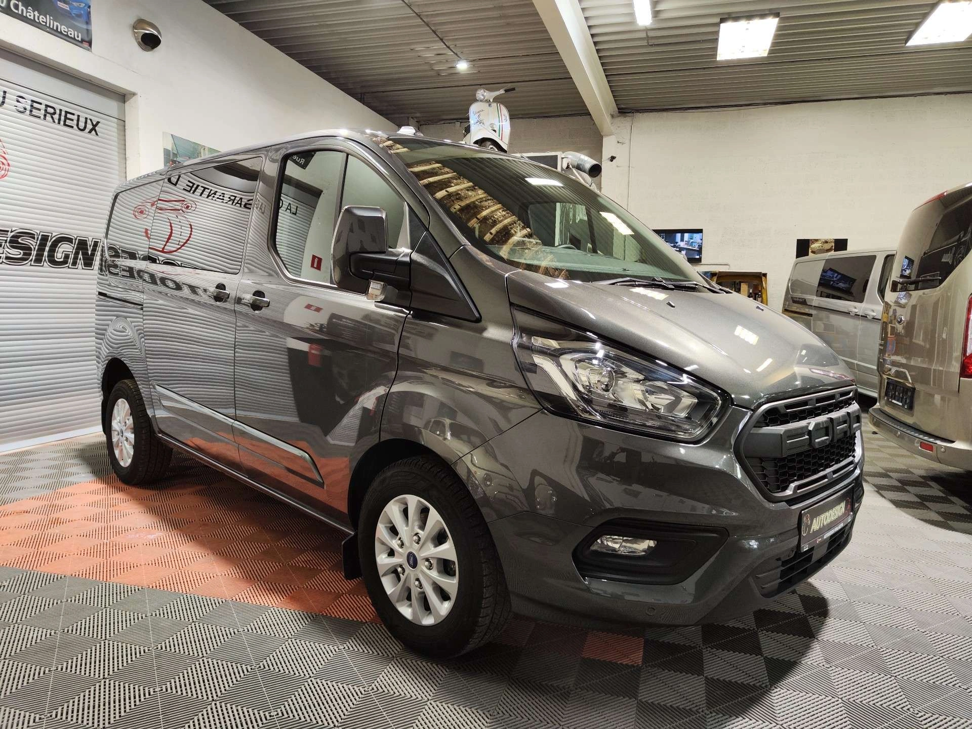 Ford Transit Custom 2.0 TDCi L1H1/ Limited / 5 places / Automatique