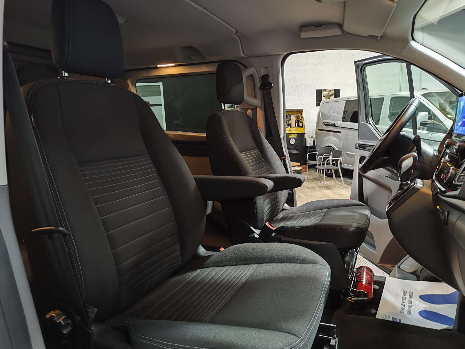 Ford Transit Custom 2.0 TDCi L1H1/ Limited / 5 places / Automatique