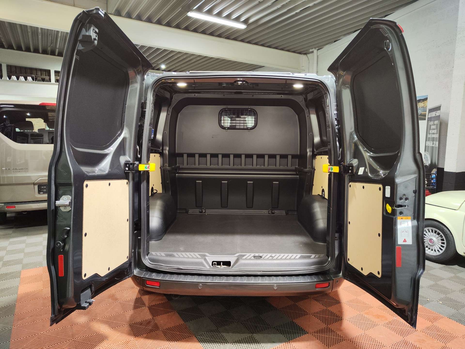 Ford Transit Custom 2.0 TDCi L1H1/ Limited / 5 places / Automatique