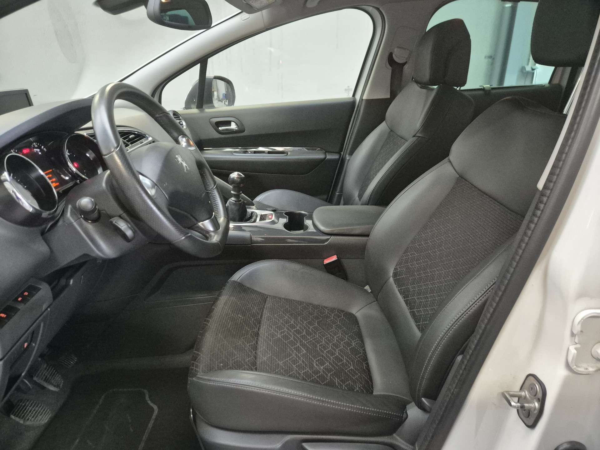 Peugeot 3008 1.2i  130 Stop // MARCHAND OU EXPORT //