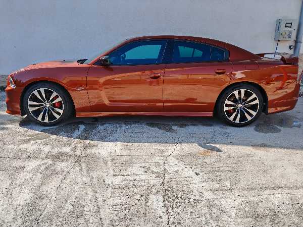 Dodge Charger Srt8 v8 477cv