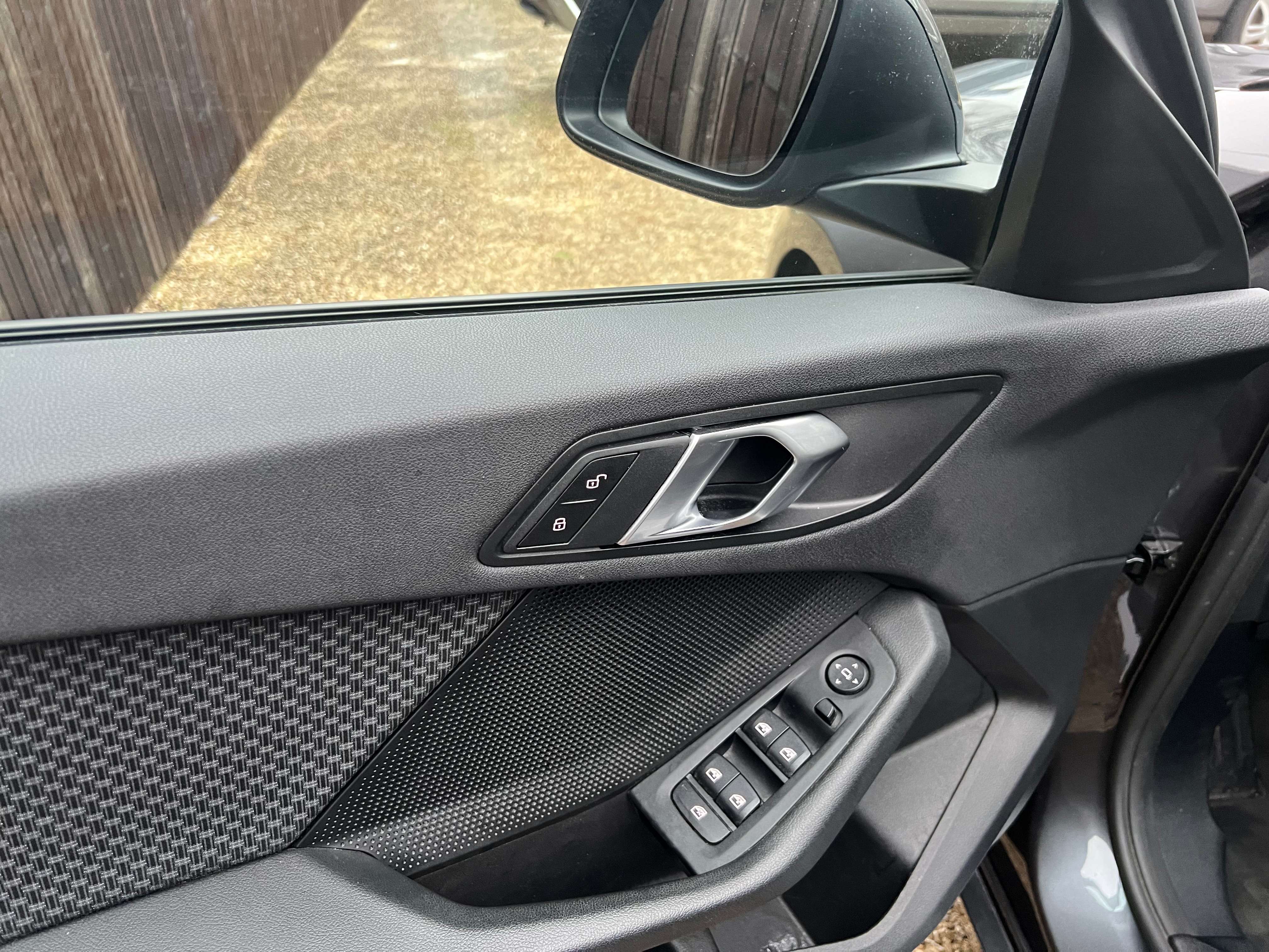 BMW 118 118i NAVI/LIMIT/PDC/AIRCO/CARPLAY