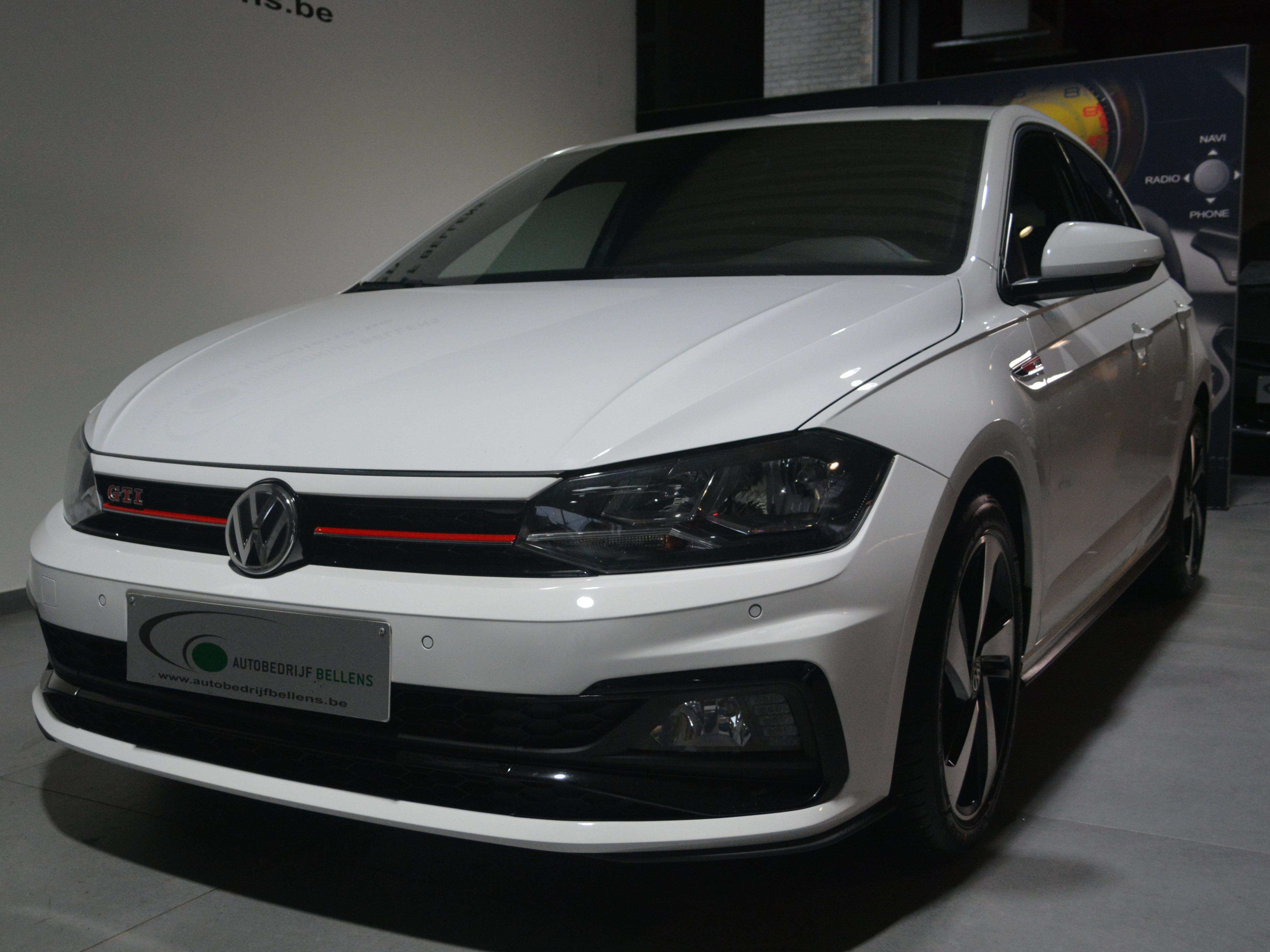 Volkswagen Polo GTI Polo 2.0 TSI DSG GTI / SPORTZETELS / NAVI + APPLE