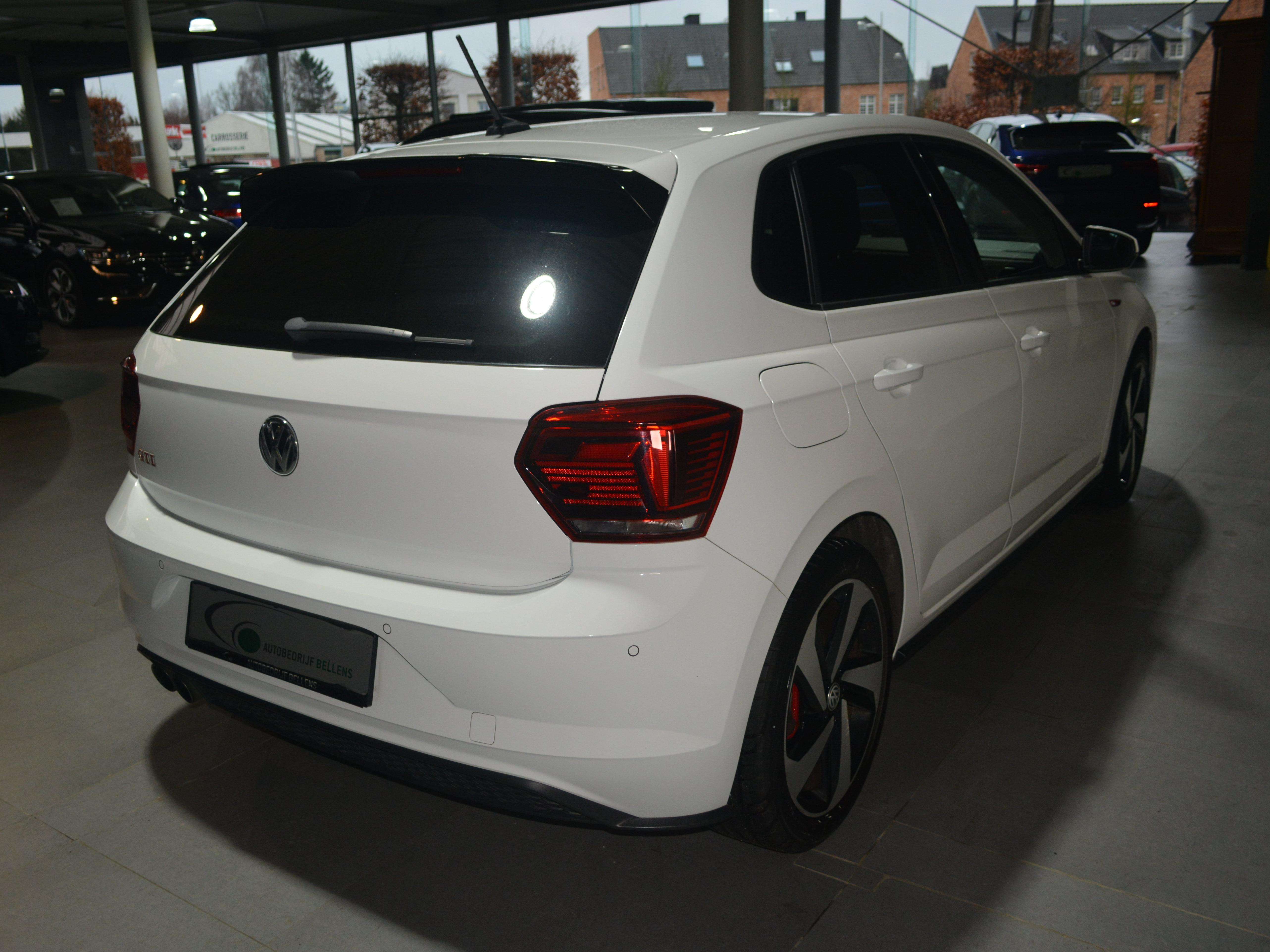 Volkswagen Polo GTI Polo 2.0 TSI DSG GTI / SPORTZETELS / NAVI + APPLE