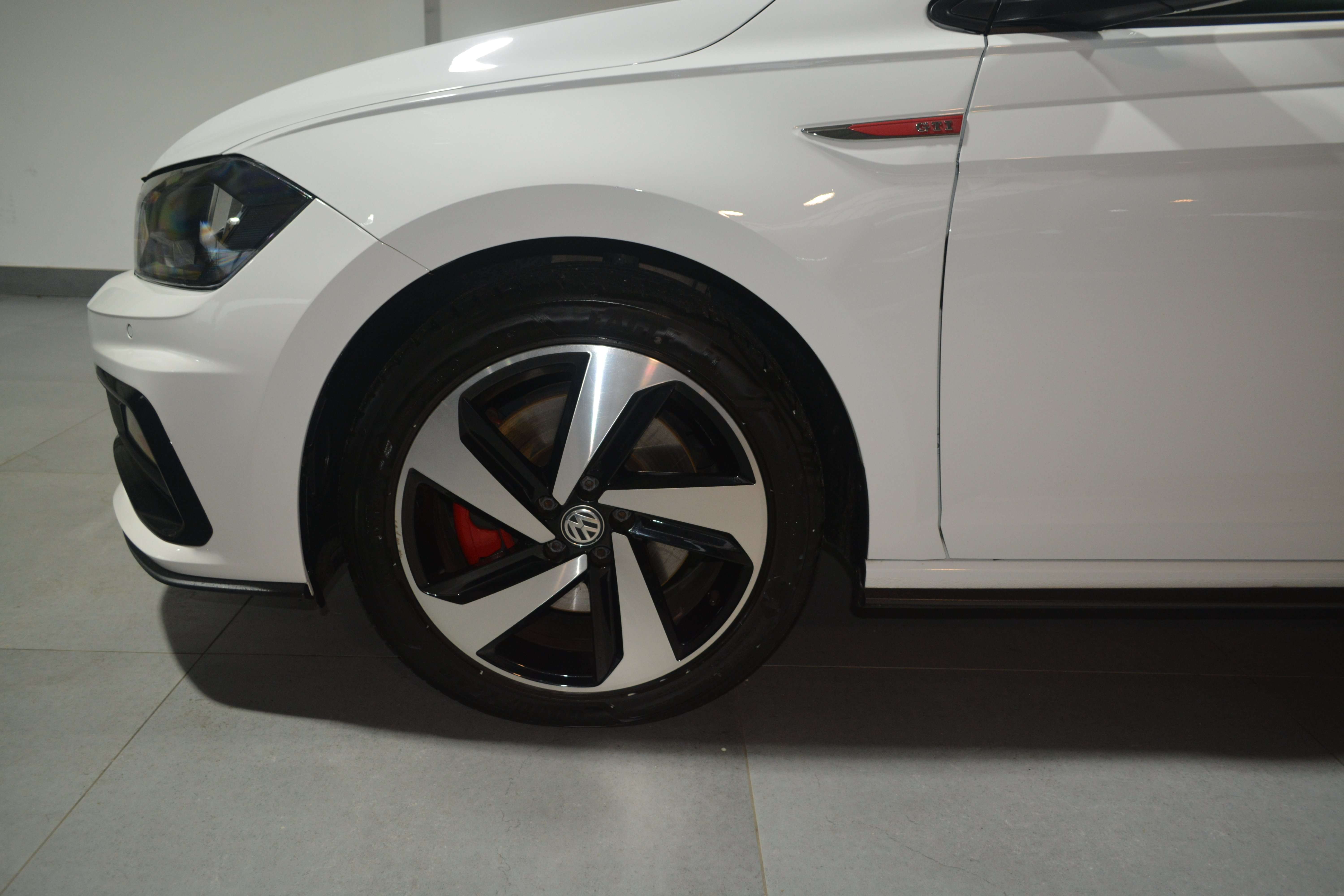 Volkswagen Polo GTI Polo 2.0 TSI DSG GTI / SPORTZETELS / NAVI + APPLE