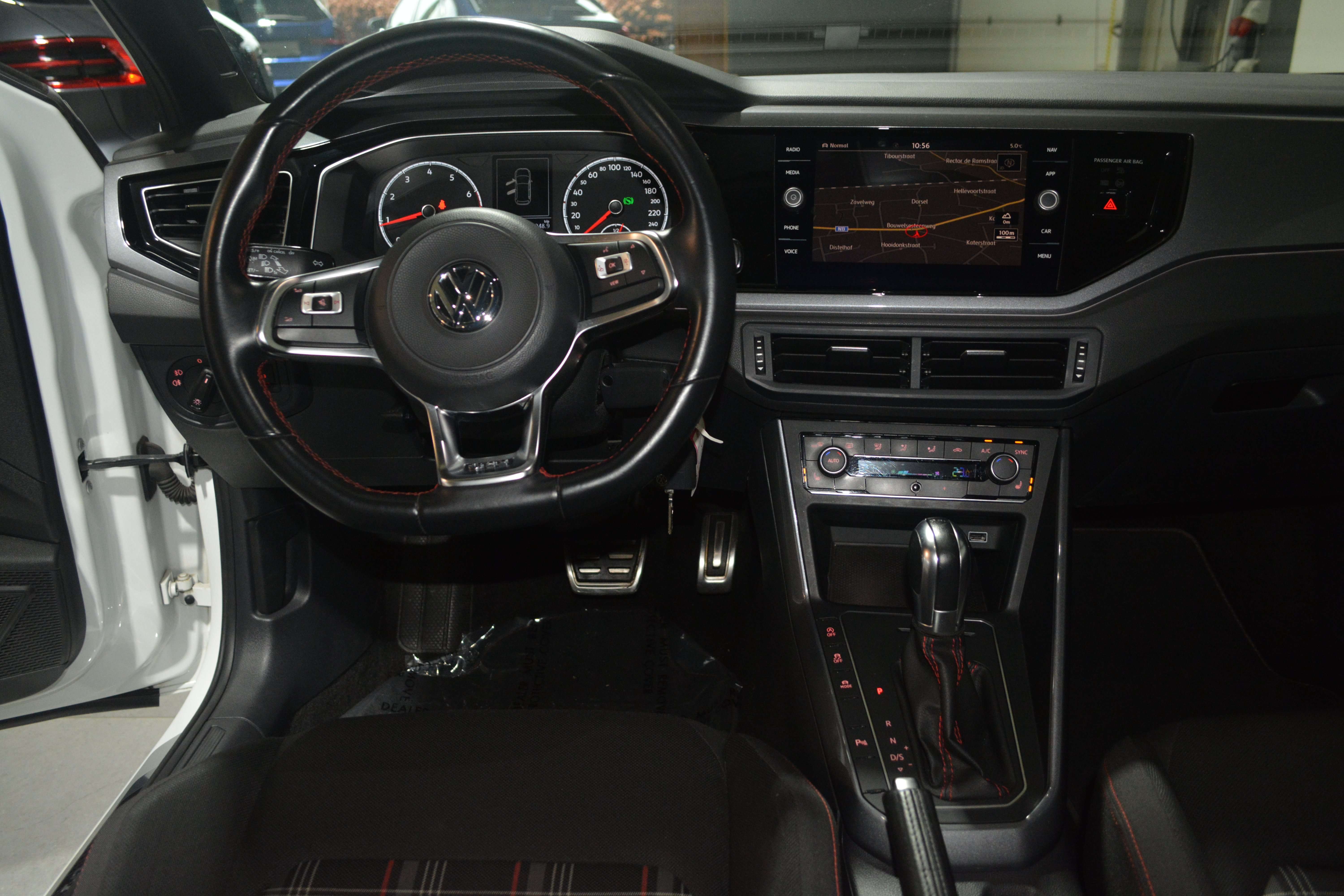 Volkswagen Polo GTI Polo 2.0 TSI DSG GTI / SPORTZETELS / NAVI + APPLE