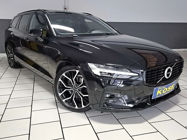 Volvo V60 R-Design AUTOMATIQUE CARPLAY-GARANTIE TOIT OUVRANT