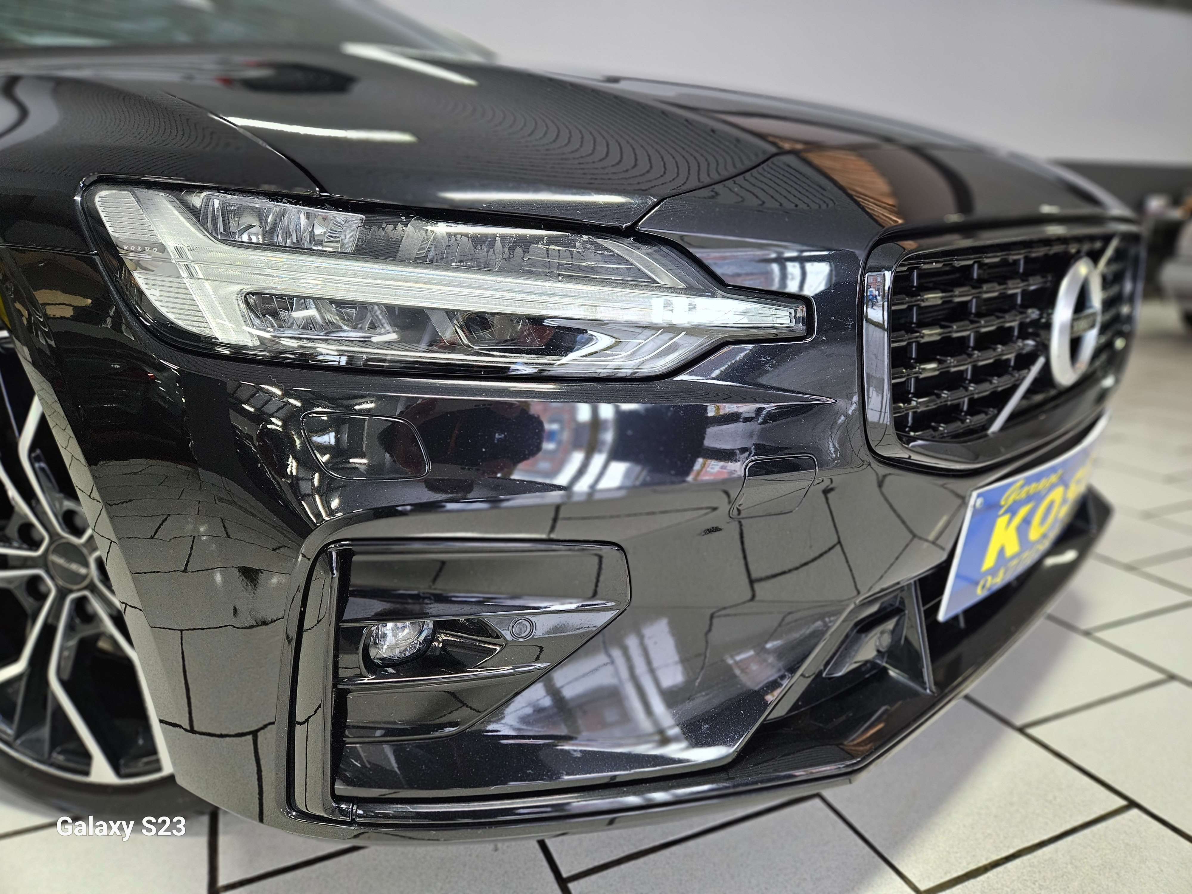 Volvo V60 R-Design AUTOMATIQUE CARPLAY-GARANTIE TOIT OUVRANT