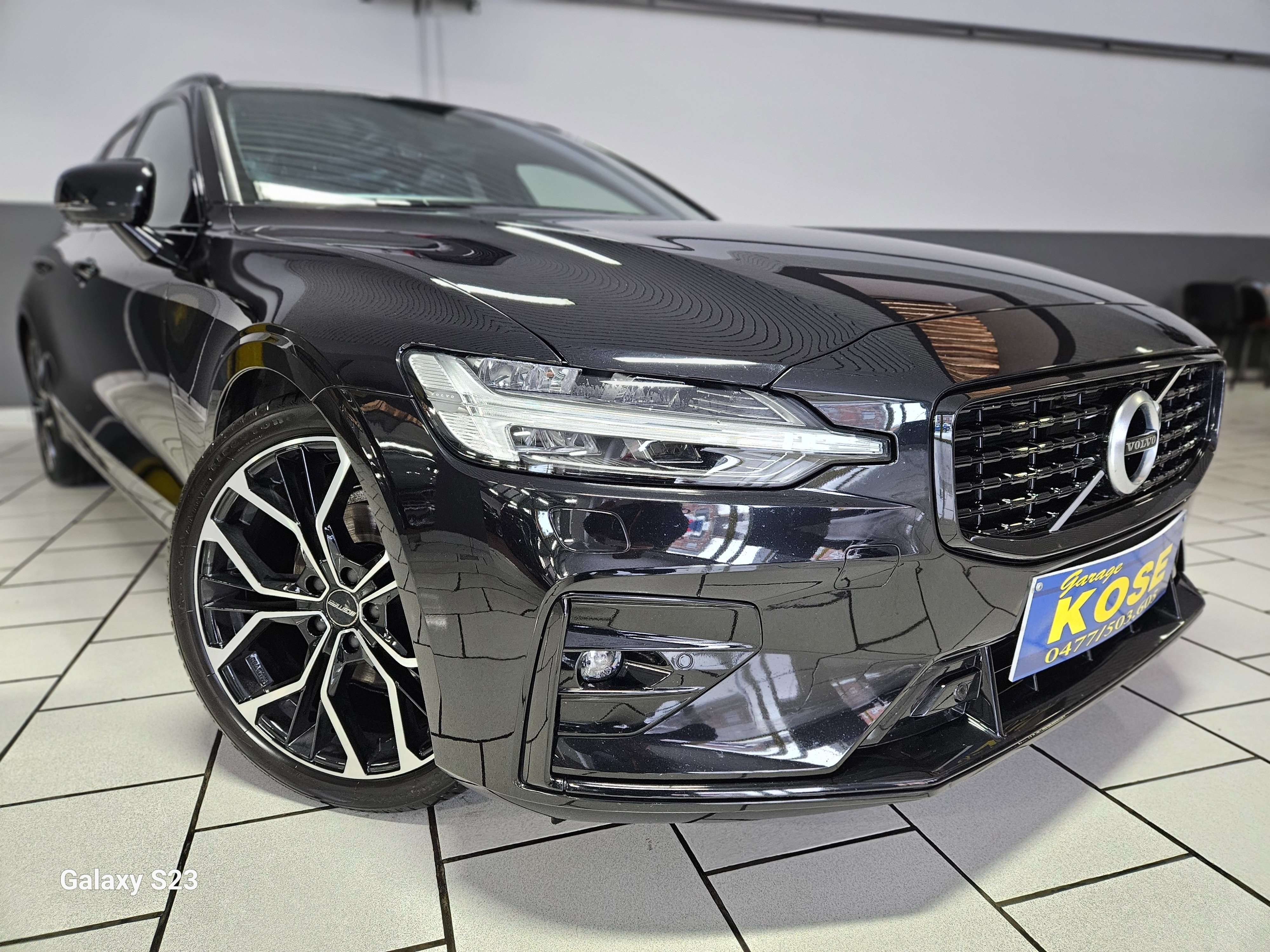 Volvo V60 R-Design AUTOMATIQUE CARPLAY-GARANTIE TOIT OUVRANT