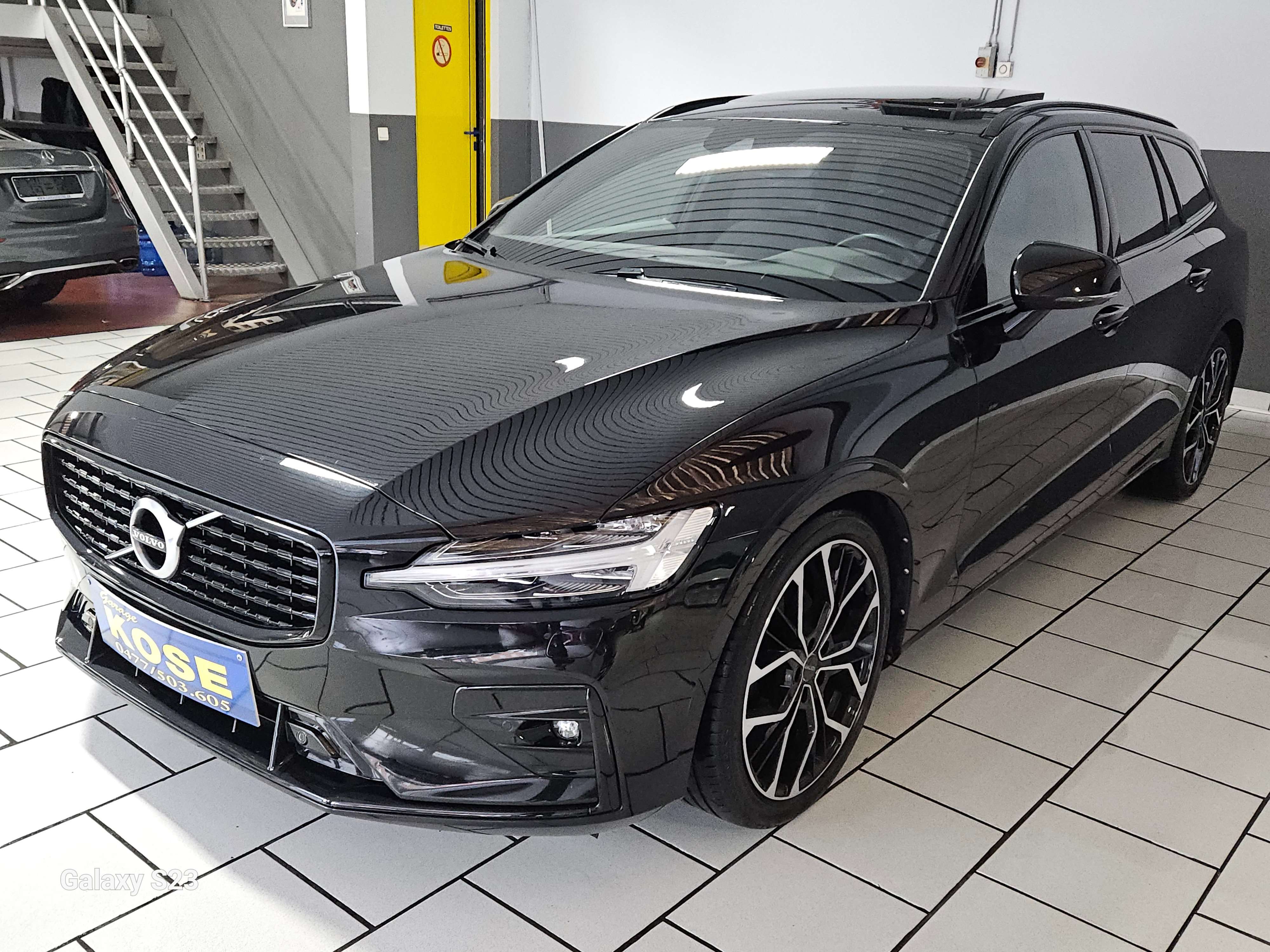 Volvo V60 R-Design AUTOMATIQUE CARPLAY-GARANTIE TOIT OUVRANT