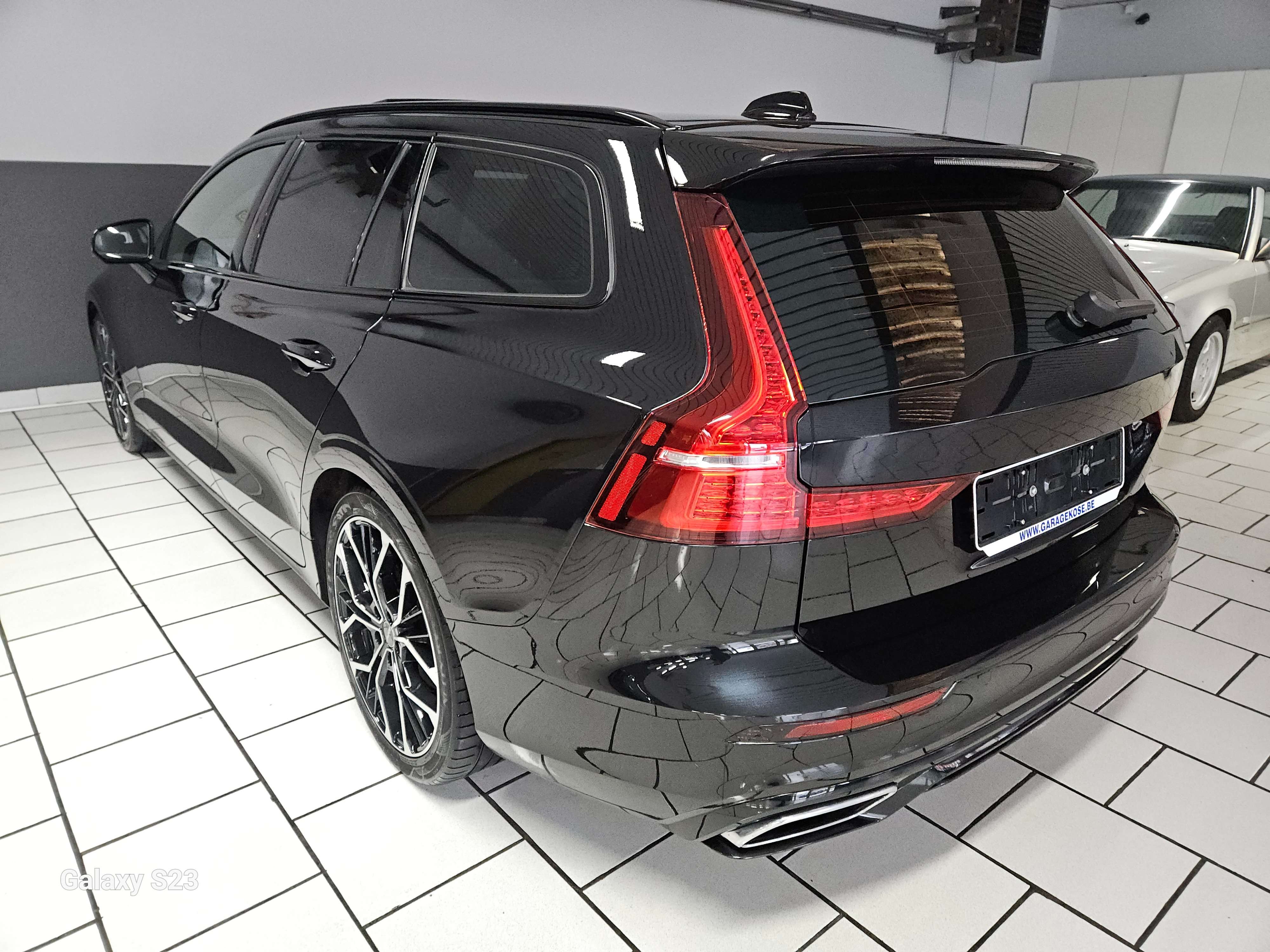 Volvo V60 R-Design AUTOMATIQUE CARPLAY-GARANTIE TOIT OUVRANT