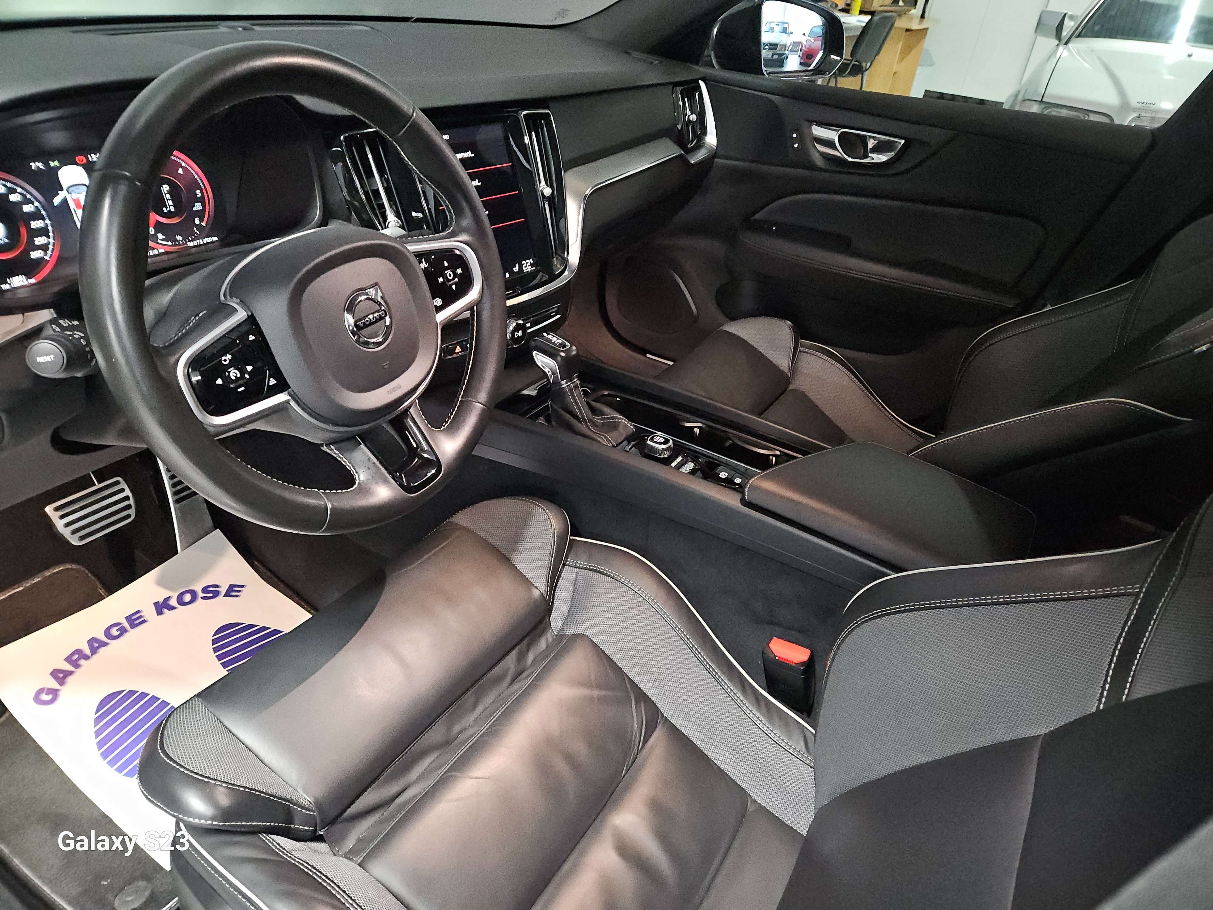 Volvo V60 R-Design AUTOMATIQUE CARPLAY-GARANTIE TOIT OUVRANT