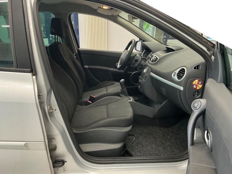 Renault CLIO III 1.2 TCE 100CH DYNAMIQUE 5P