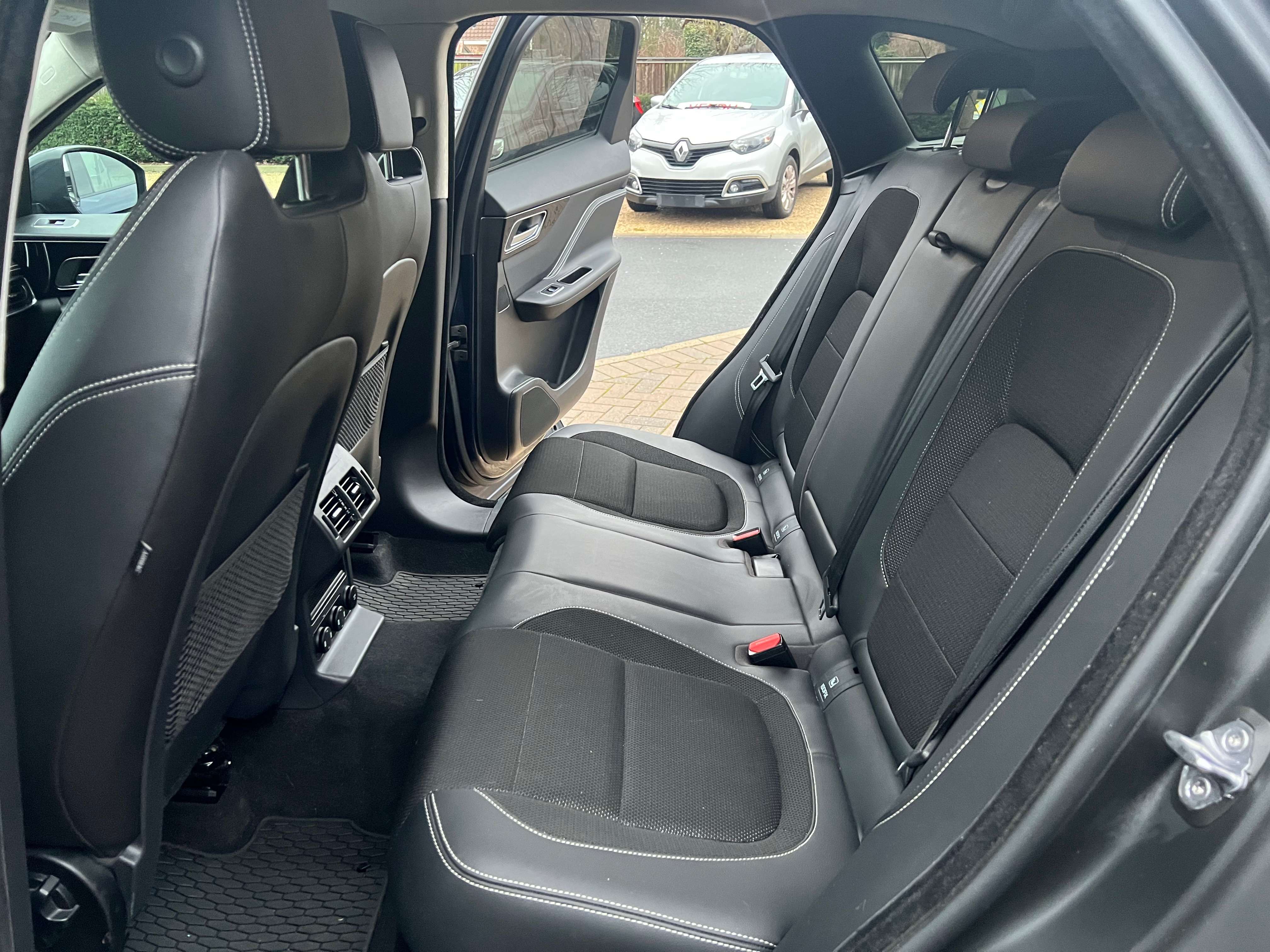 Jaguar F-Pace F-Pace 25t AWD R-Sport