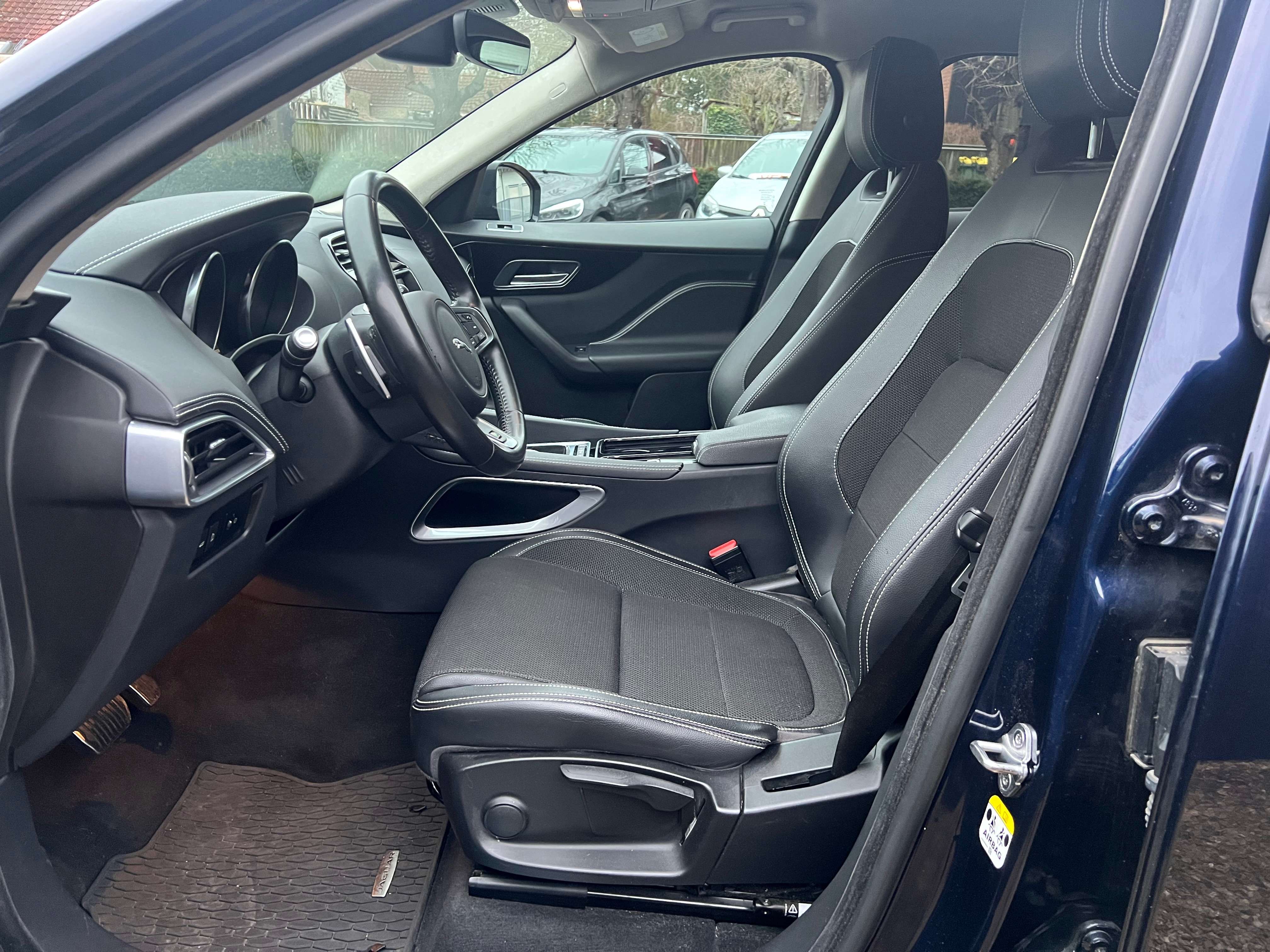 Jaguar F-Pace F-Pace 25t AWD R-Sport