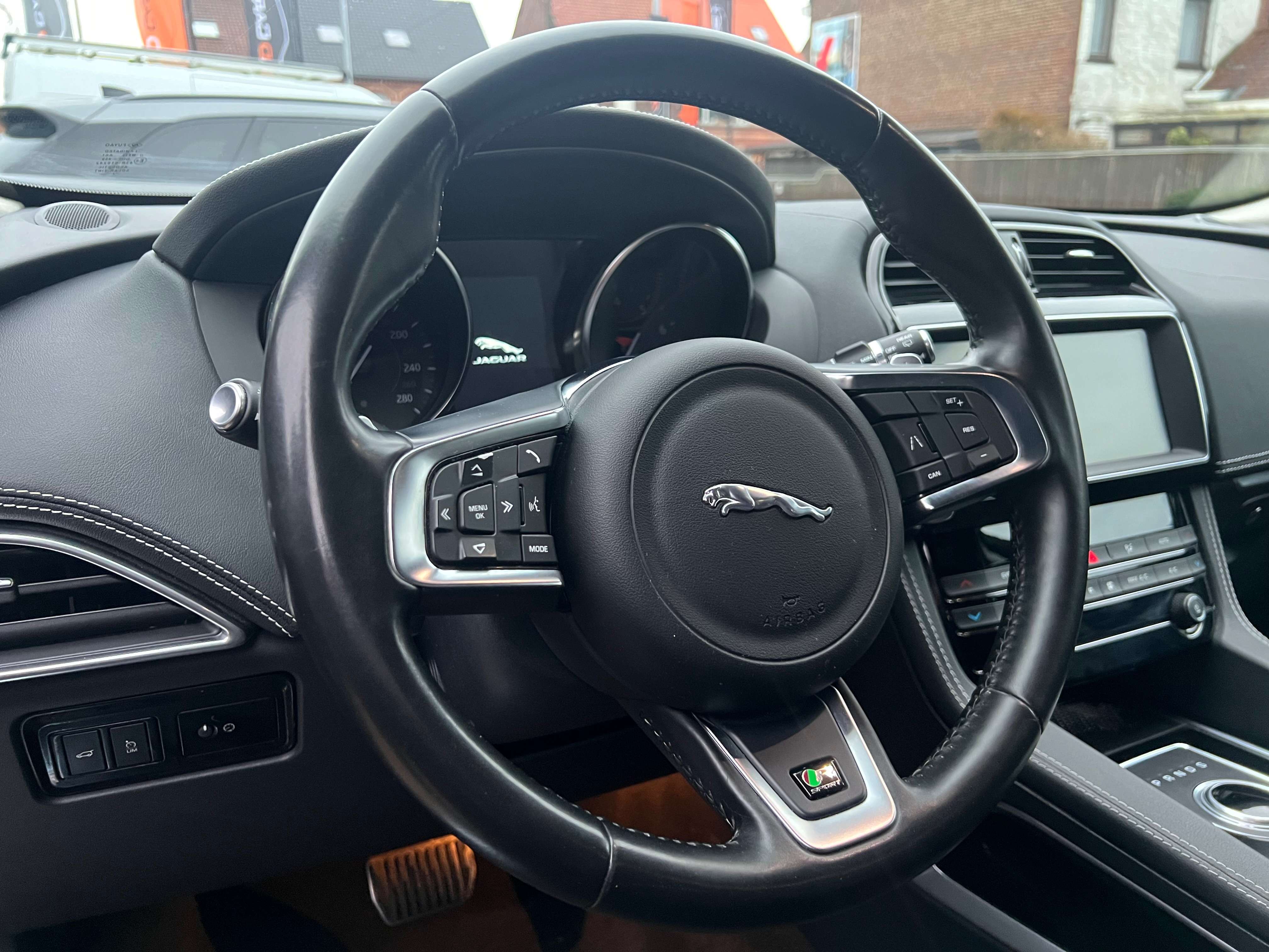 Jaguar F-Pace F-Pace 25t AWD R-Sport