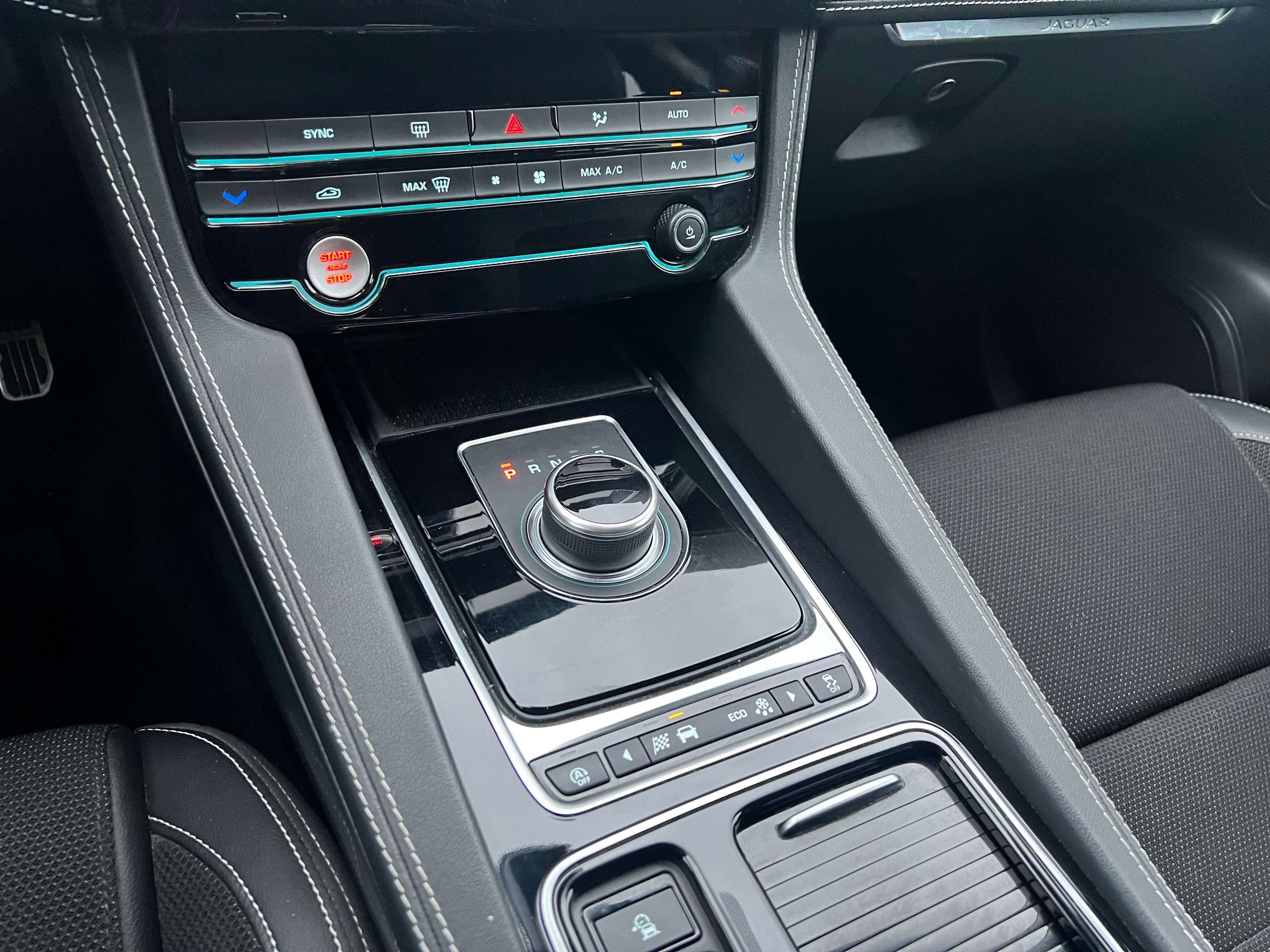 Jaguar F-Pace F-Pace 25t AWD R-Sport