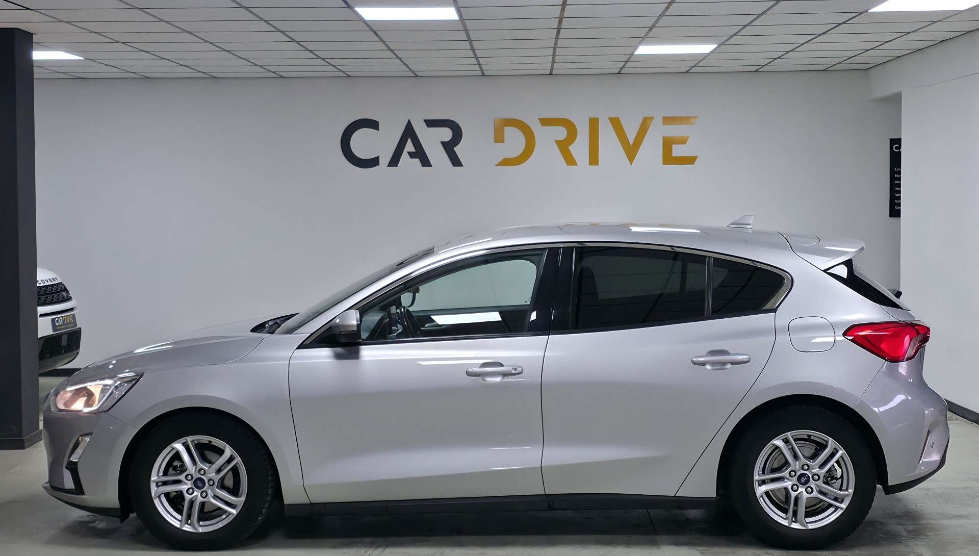 Ford Focus 1.5 D CAPTEURS/SIEGE CHAUF/CARPLAY/CRUISE/1ER PROP