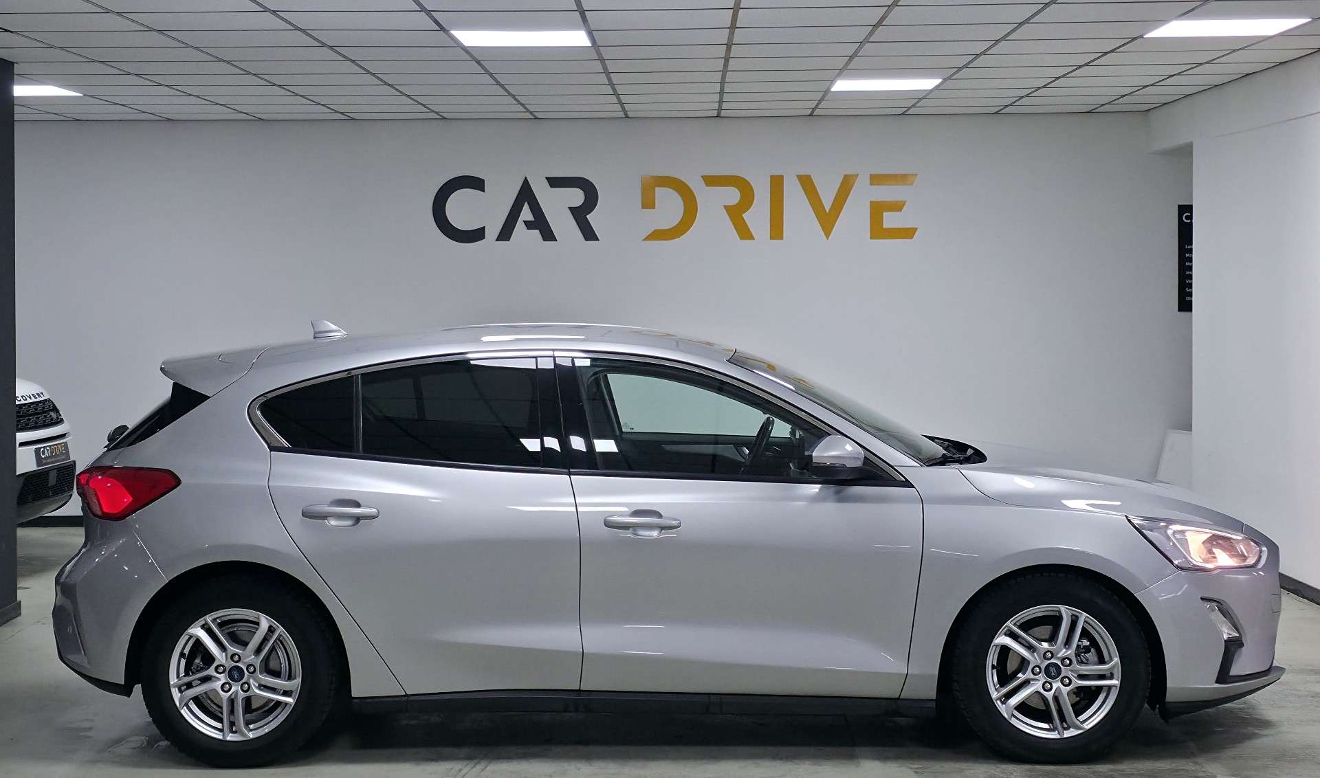 Ford Focus 1.5 D CAPTEURS/SIEGE CHAUF/CARPLAY/CRUISE/1ER PROP
