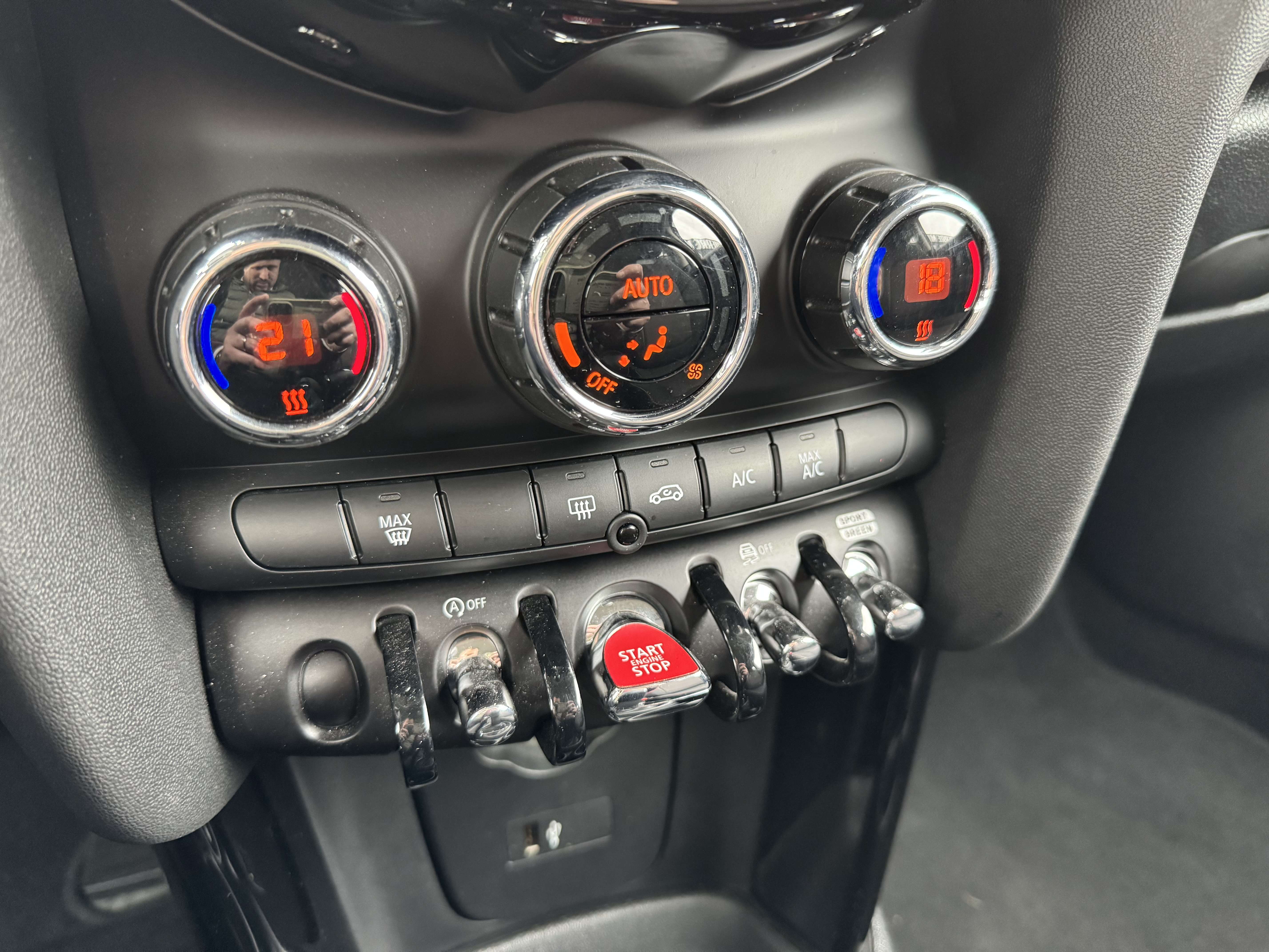 MINI Cooper 1.5 AUTO. 6D / NAV / AIRCO / LED / CARPLAY / PDC /