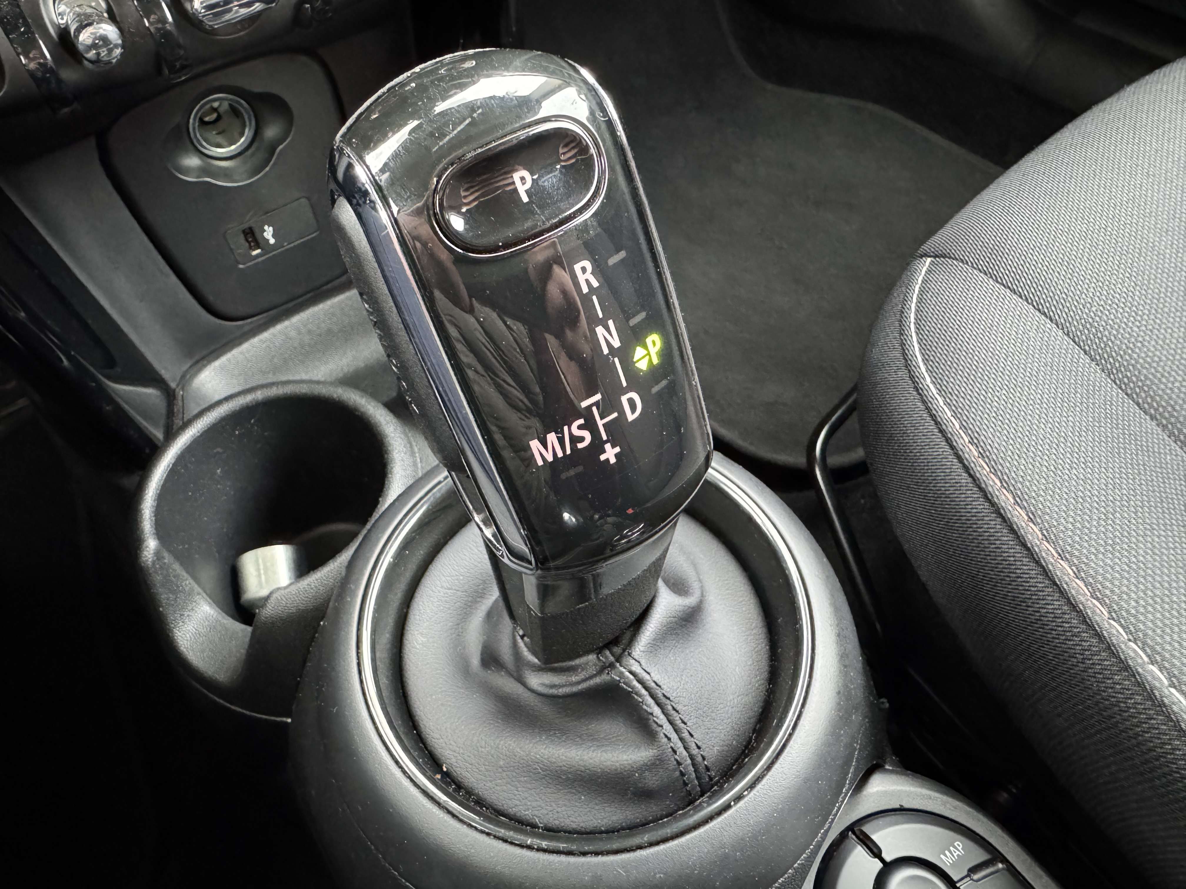MINI Cooper 1.5 AUTO. 6D / NAV / AIRCO / LED / CARPLAY / PDC /