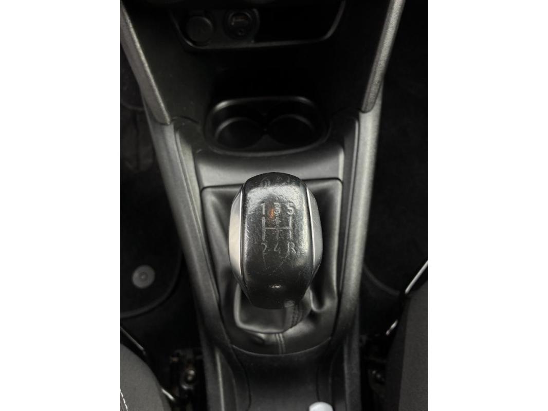 Peugeot 208 1.2i PureTech 12V - 82 BERLINE Style PHASE 2