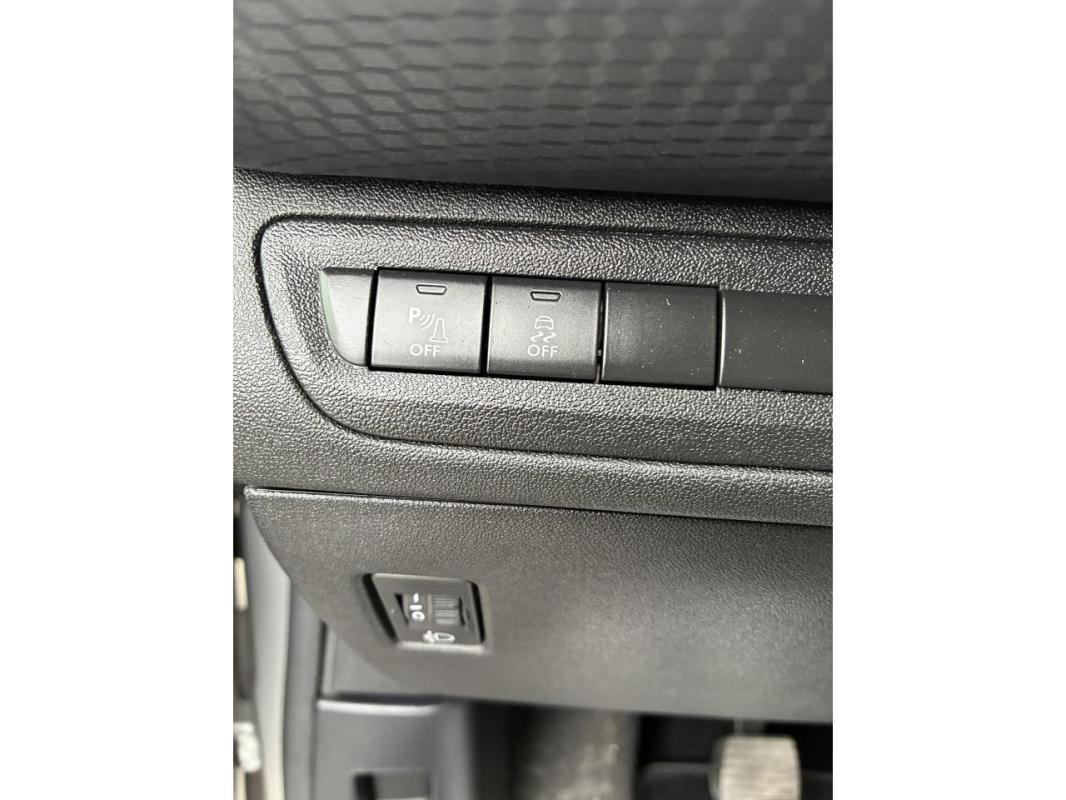 Peugeot 208 1.2i PureTech 12V - 82 BERLINE Style PHASE 2