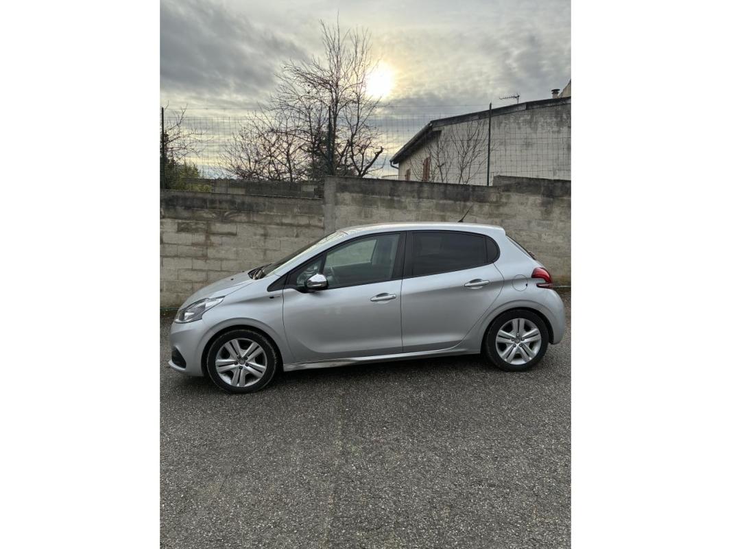 Peugeot 208 1.2i PureTech 12V - 82 BERLINE Style PHASE 2