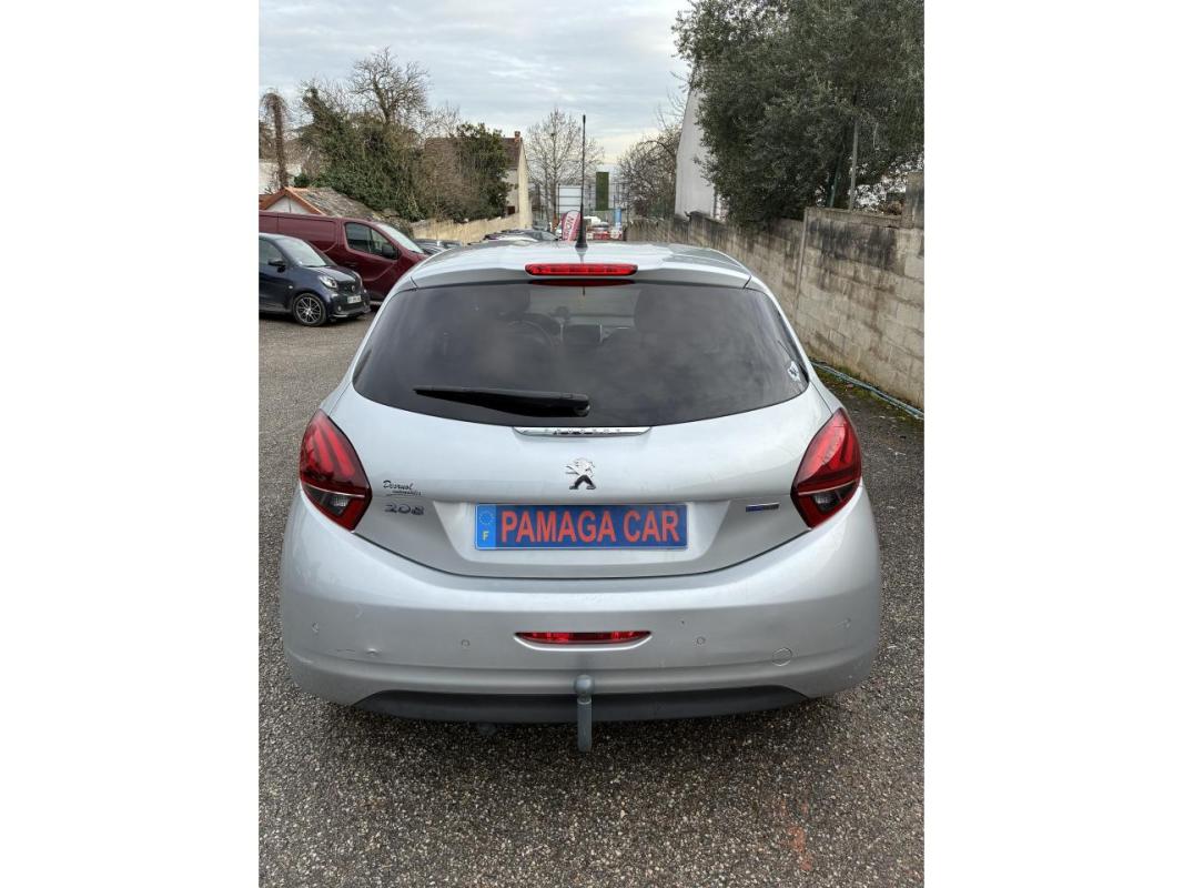 Peugeot 208 1.2i PureTech 12V - 82 BERLINE Style PHASE 2