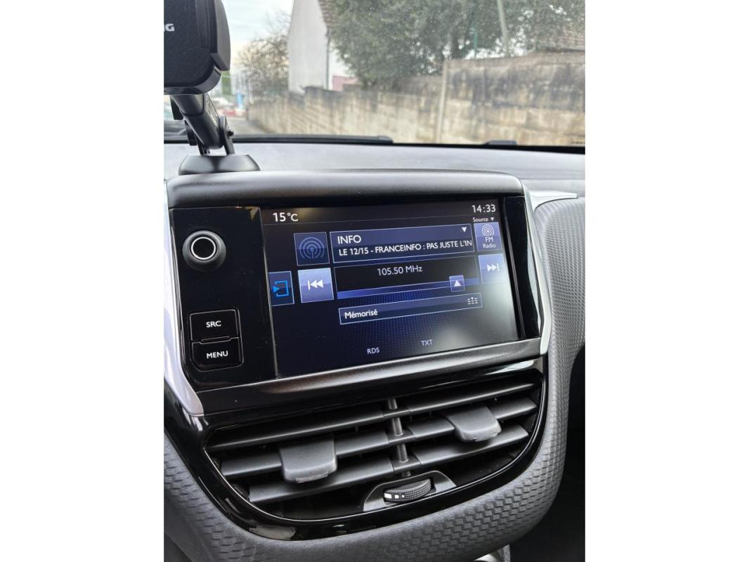 Peugeot 208 1.2i PureTech 12V - 82 BERLINE Style PHASE 2