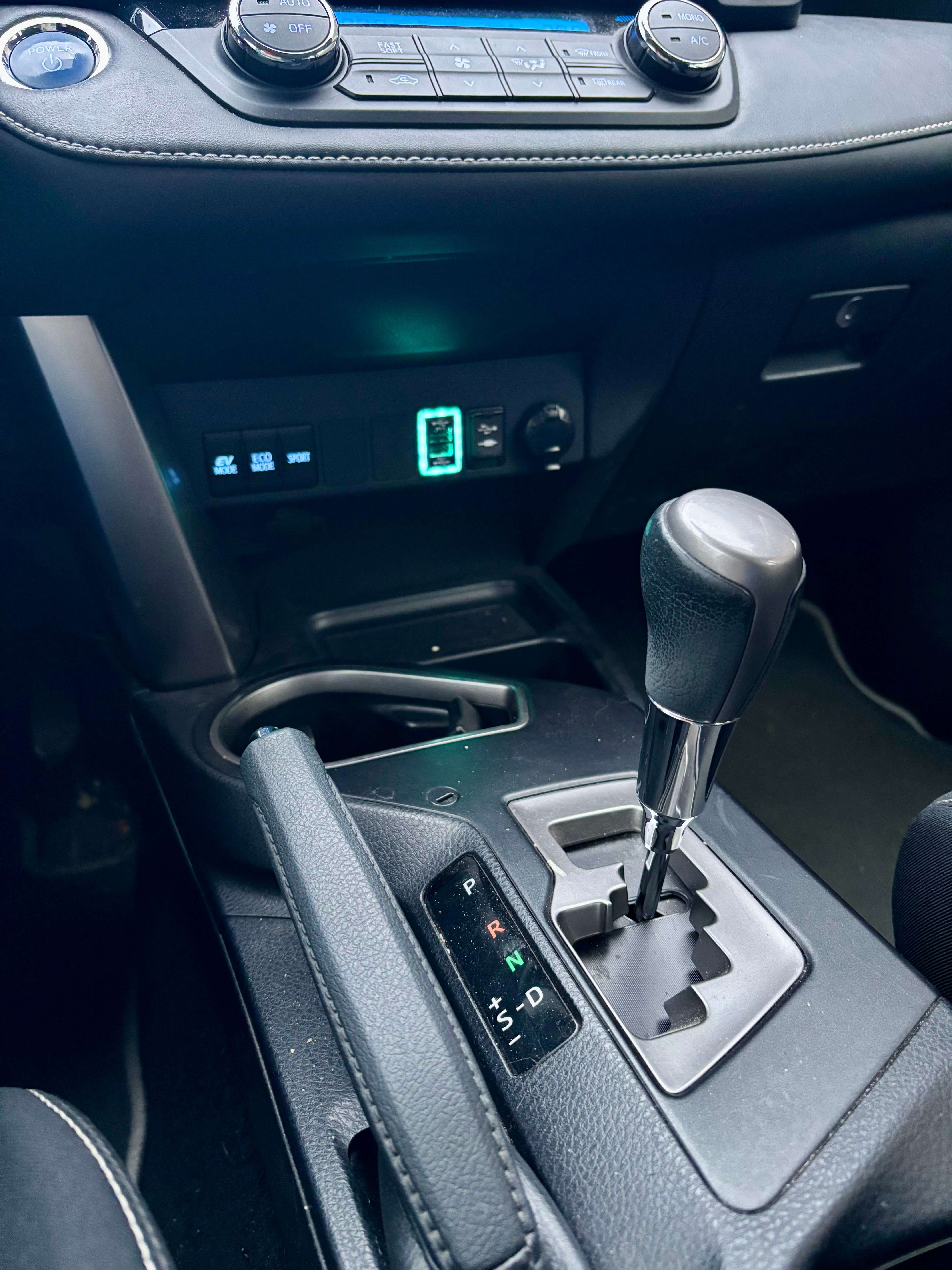 Toyota RAV 4 Hybrid 2.5i 155 cv bva * belge car-pass *