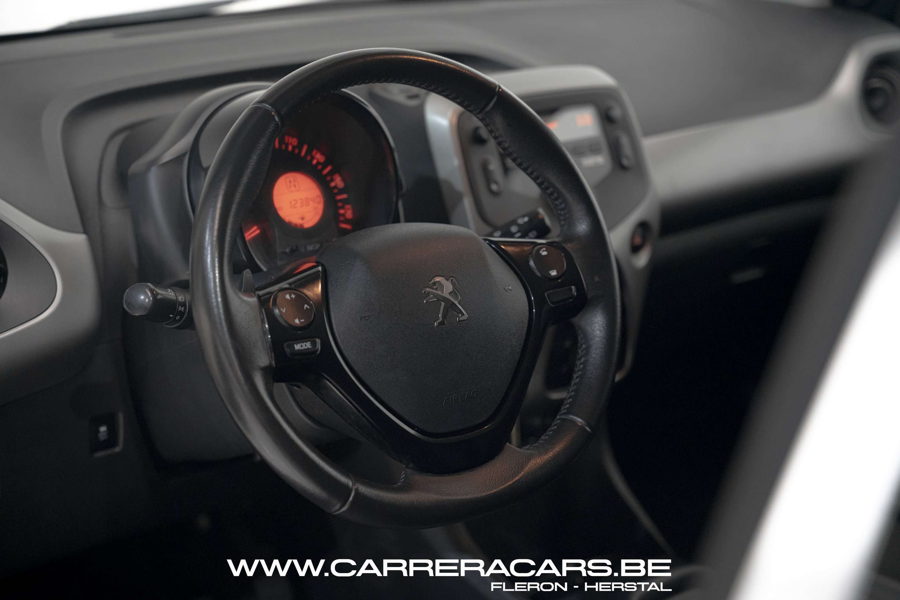 Peugeot 108 1.0 VTi Style ETG*|AUTOMATIQUE*1ER MAIN*GARANTIE*|