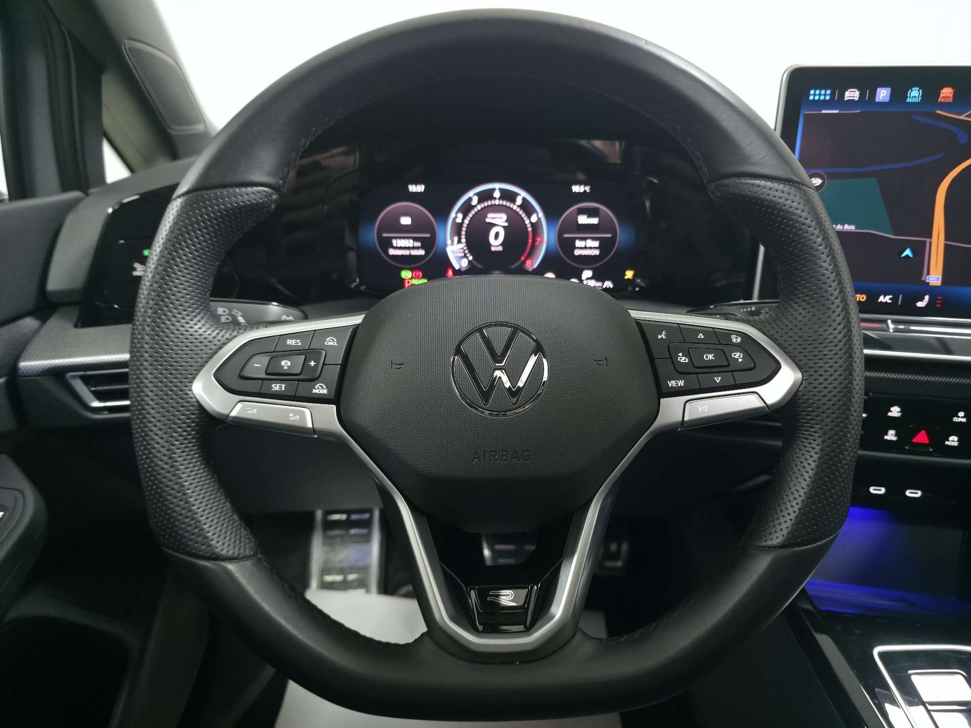 Volkswagen Golf 1.5 eTSI R-Line PANO/CAM/FULL OPTIONS/1ER PROPRIO