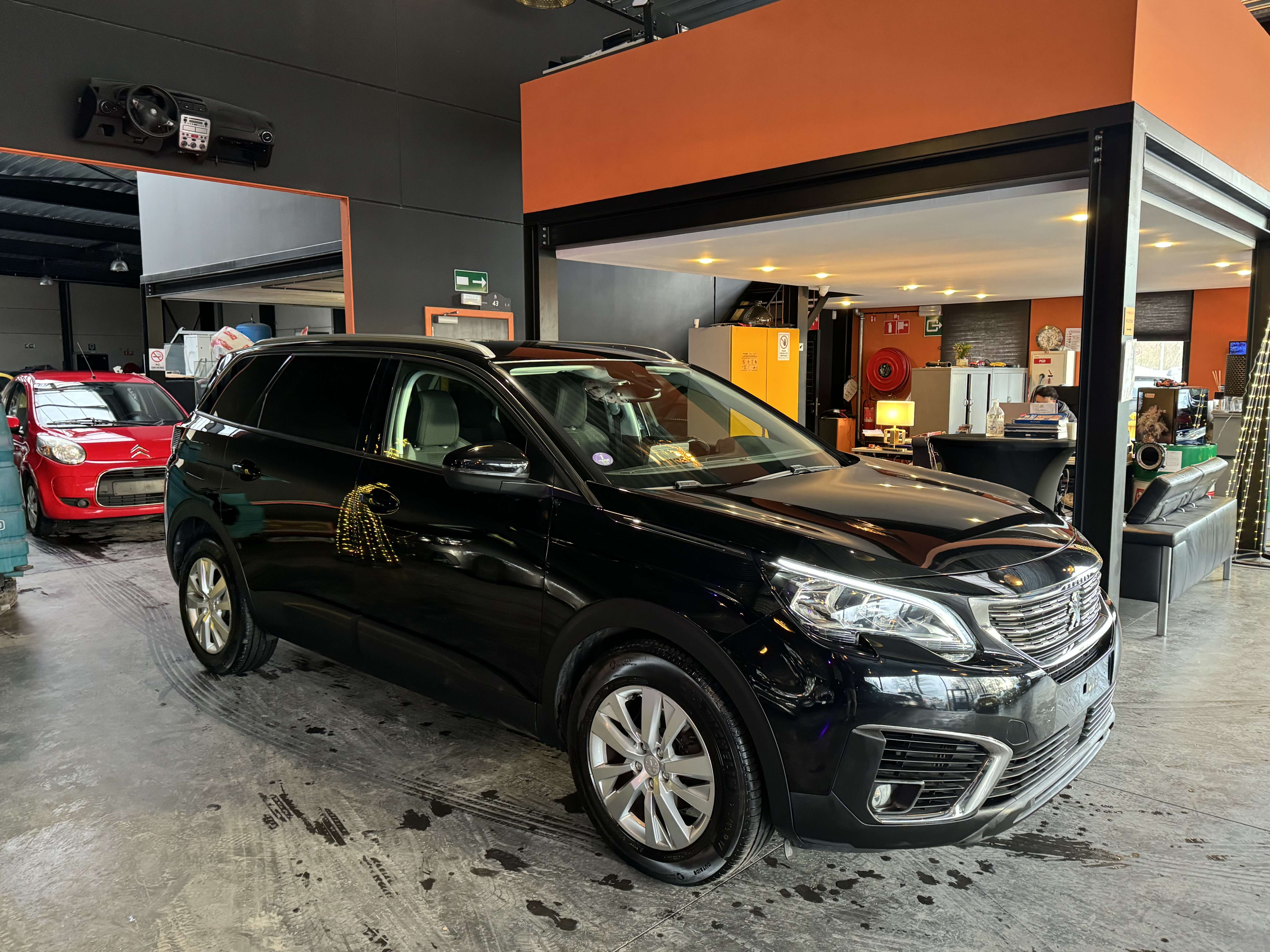 Peugeot 5008 1.2-5 PLACES AVEC POSSIBILITÉ DE PASSER À 7 PLACES