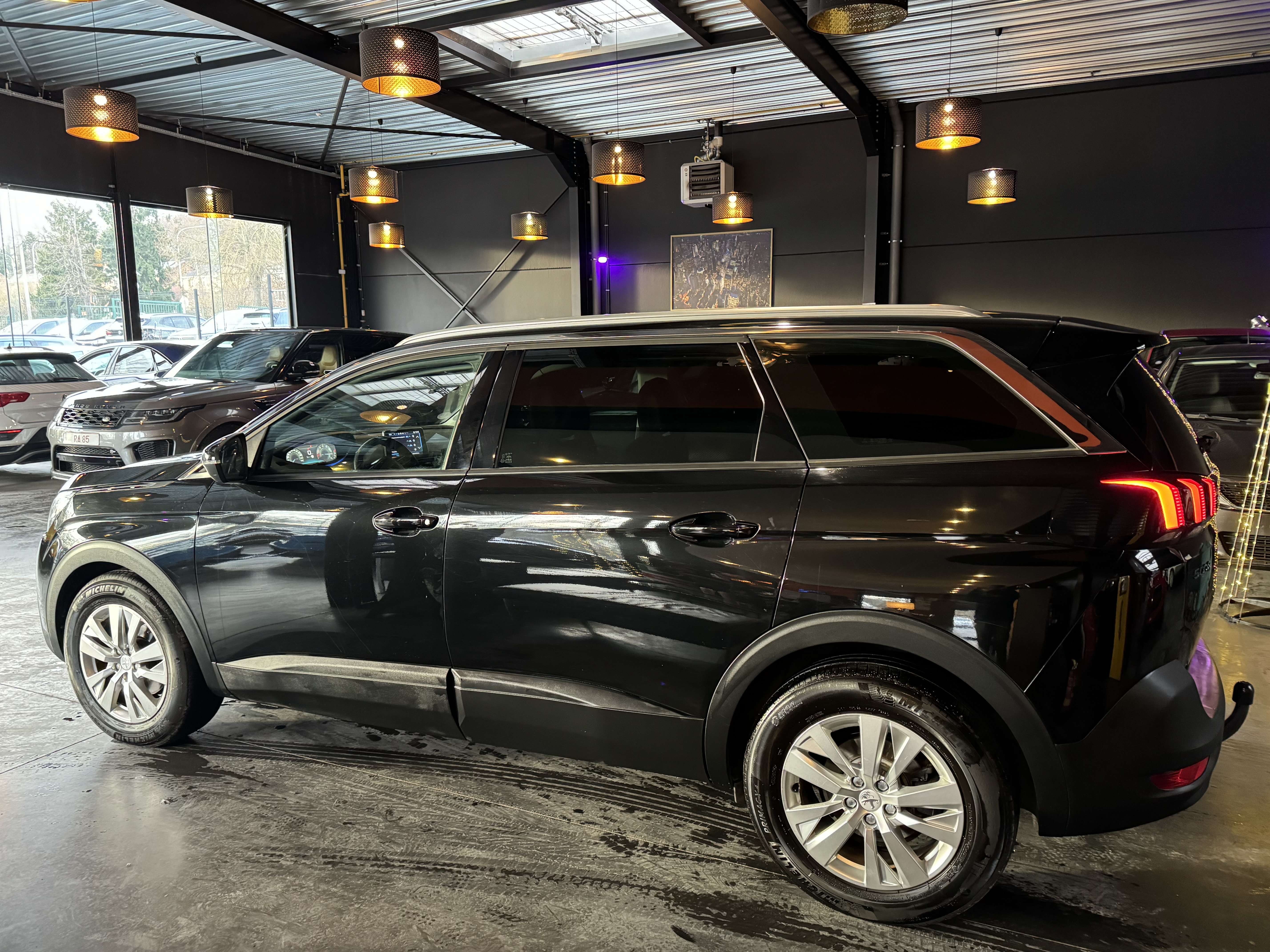 Peugeot 5008 1.2-5 PLACES AVEC POSSIBILITÉ DE PASSER À 7 PLACES