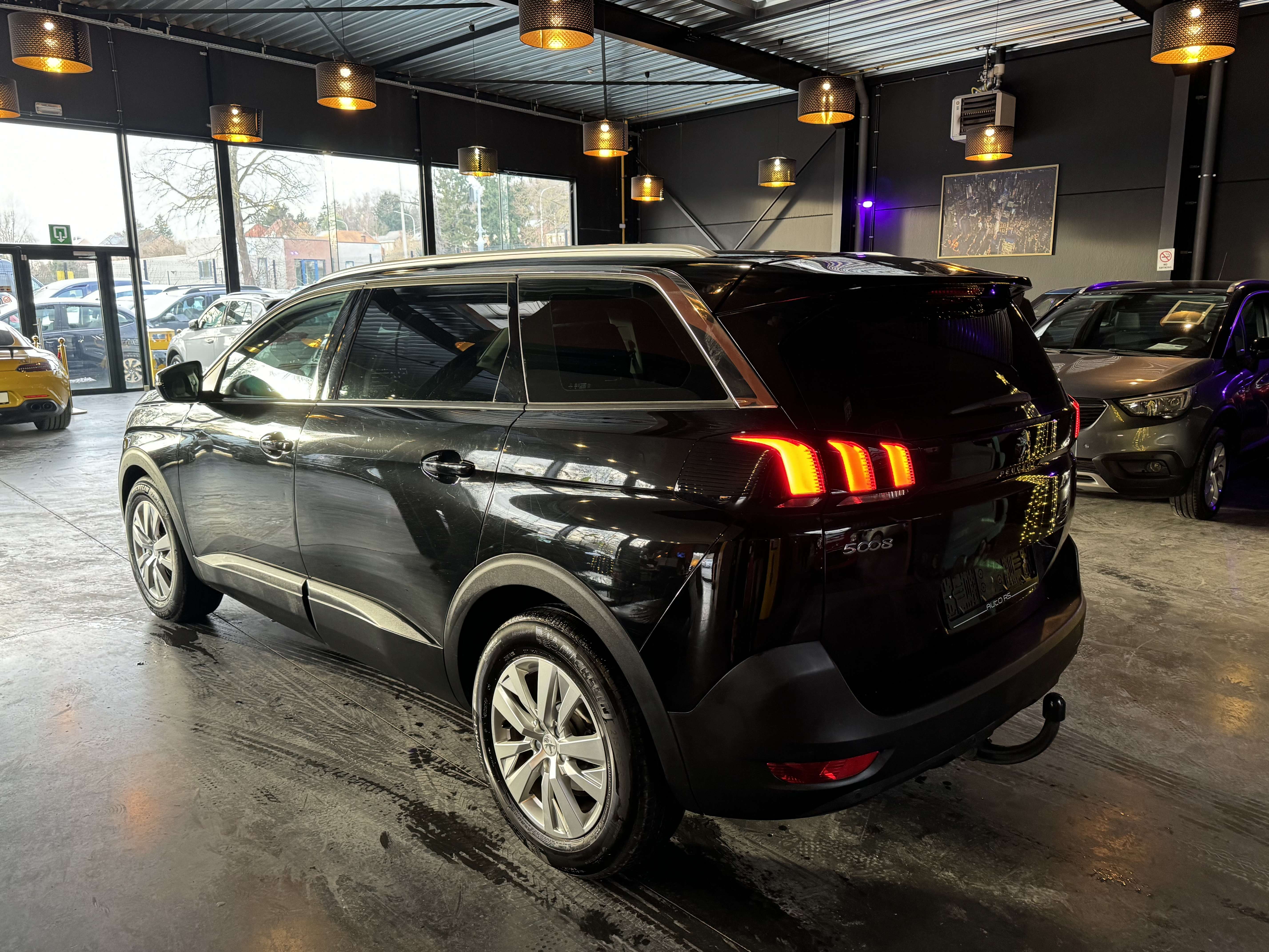 Peugeot 5008 1.2-5 PLACES AVEC POSSIBILITÉ DE PASSER À 7 PLACES