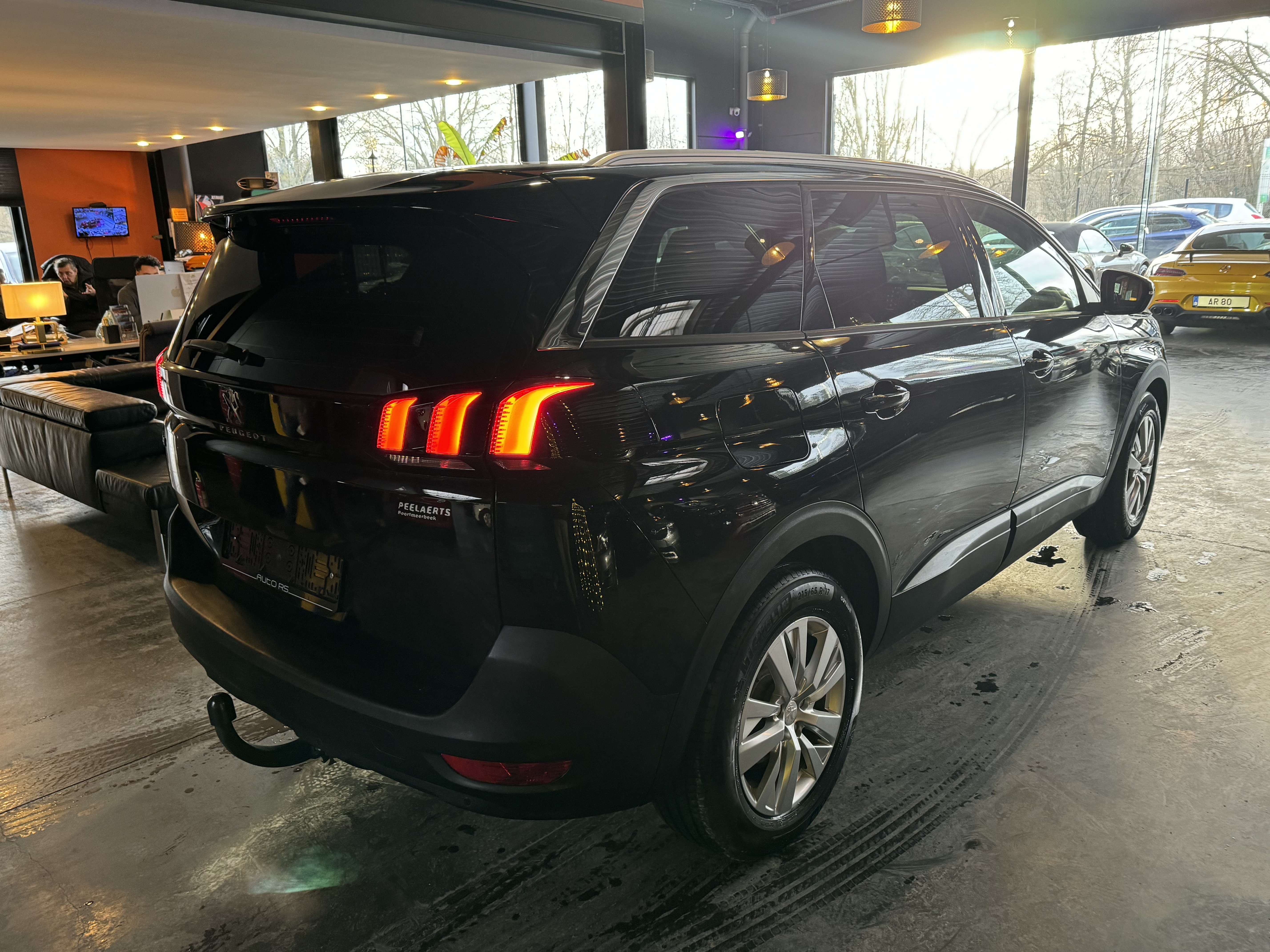 Peugeot 5008 1.2-5 PLACES AVEC POSSIBILITÉ DE PASSER À 7 PLACES
