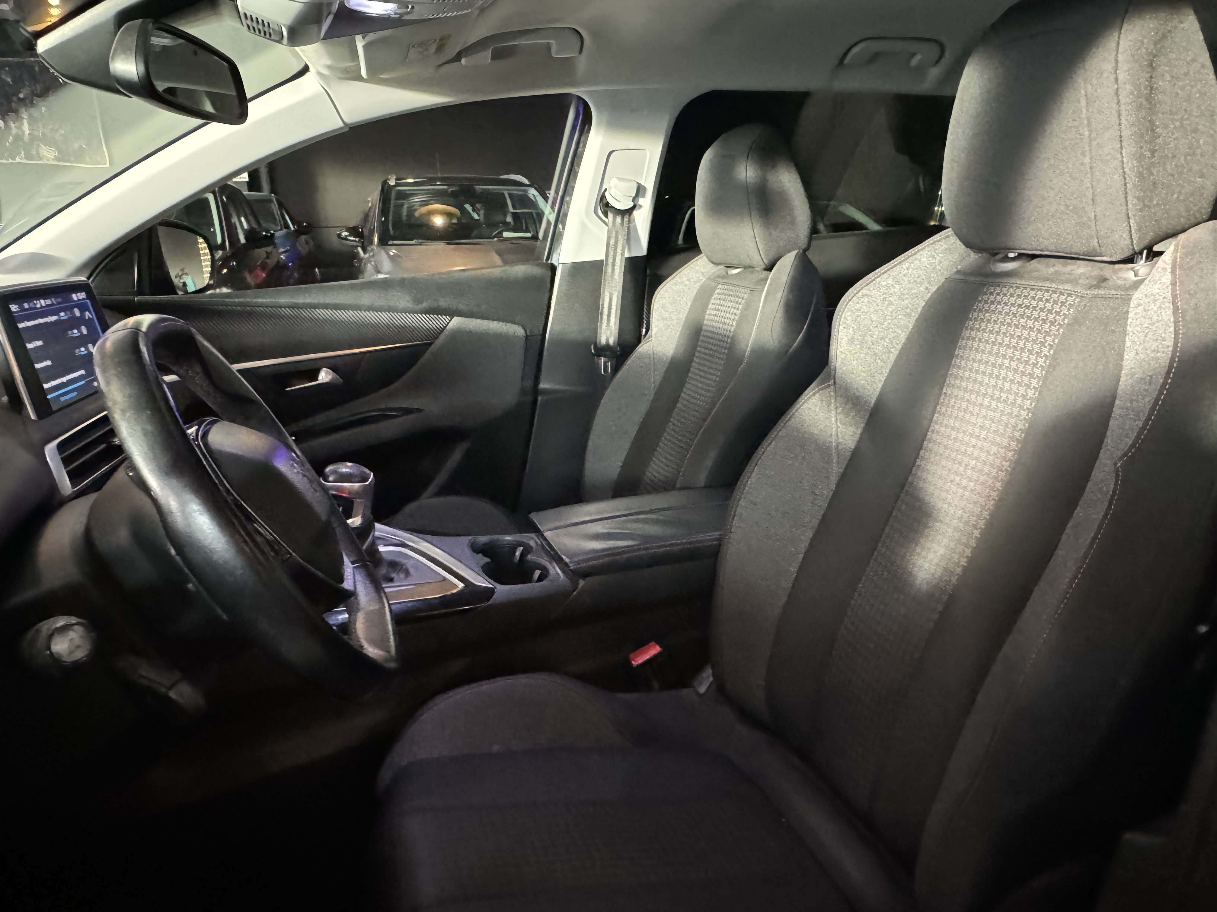 Peugeot 5008 1.2-5 PLACES AVEC POSSIBILITÉ DE PASSER À 7 PLACES