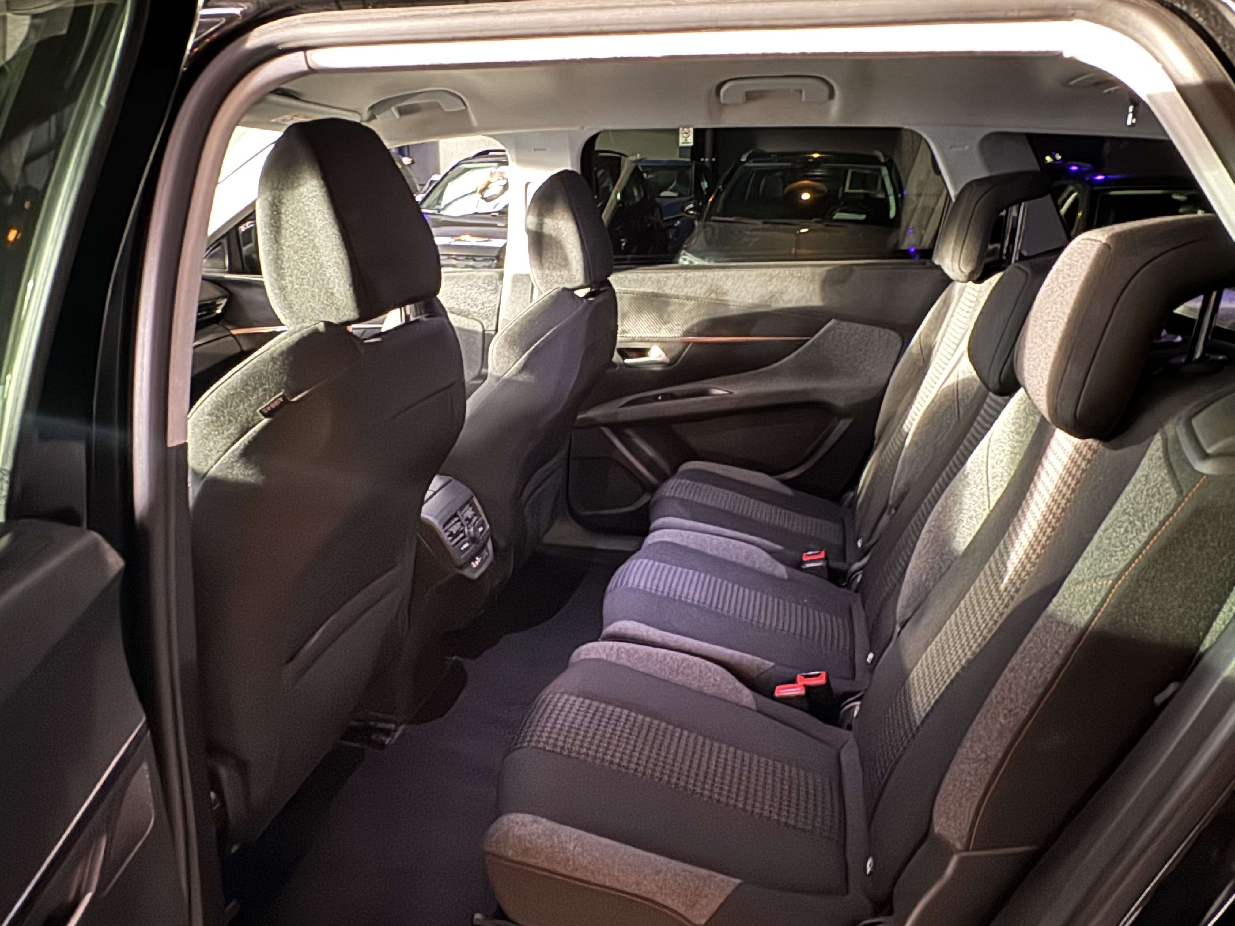 Peugeot 5008 1.2-5 PLACES AVEC POSSIBILITÉ DE PASSER À 7 PLACES