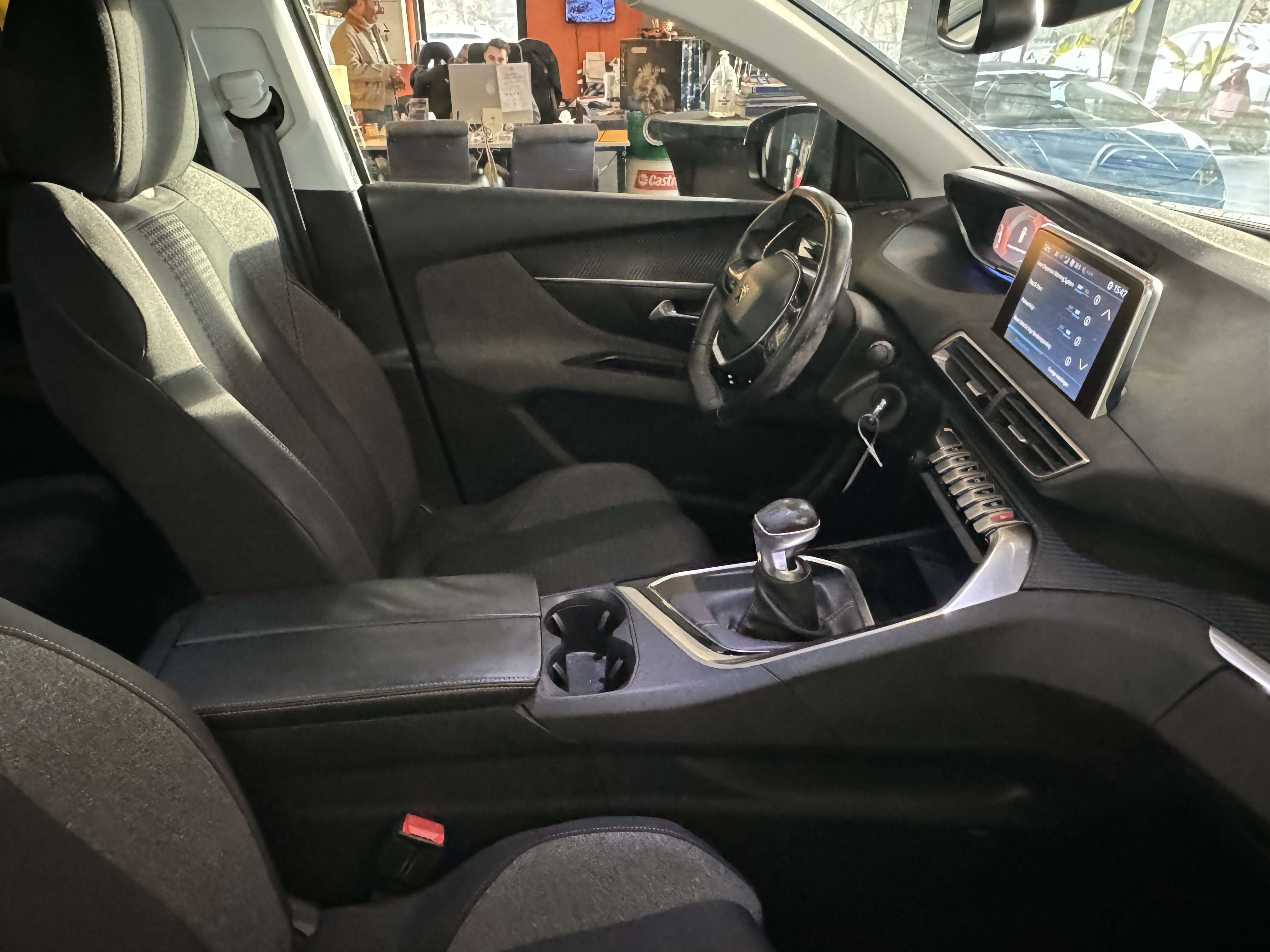 Peugeot 5008 1.2-5 PLACES AVEC POSSIBILITÉ DE PASSER À 7 PLACES