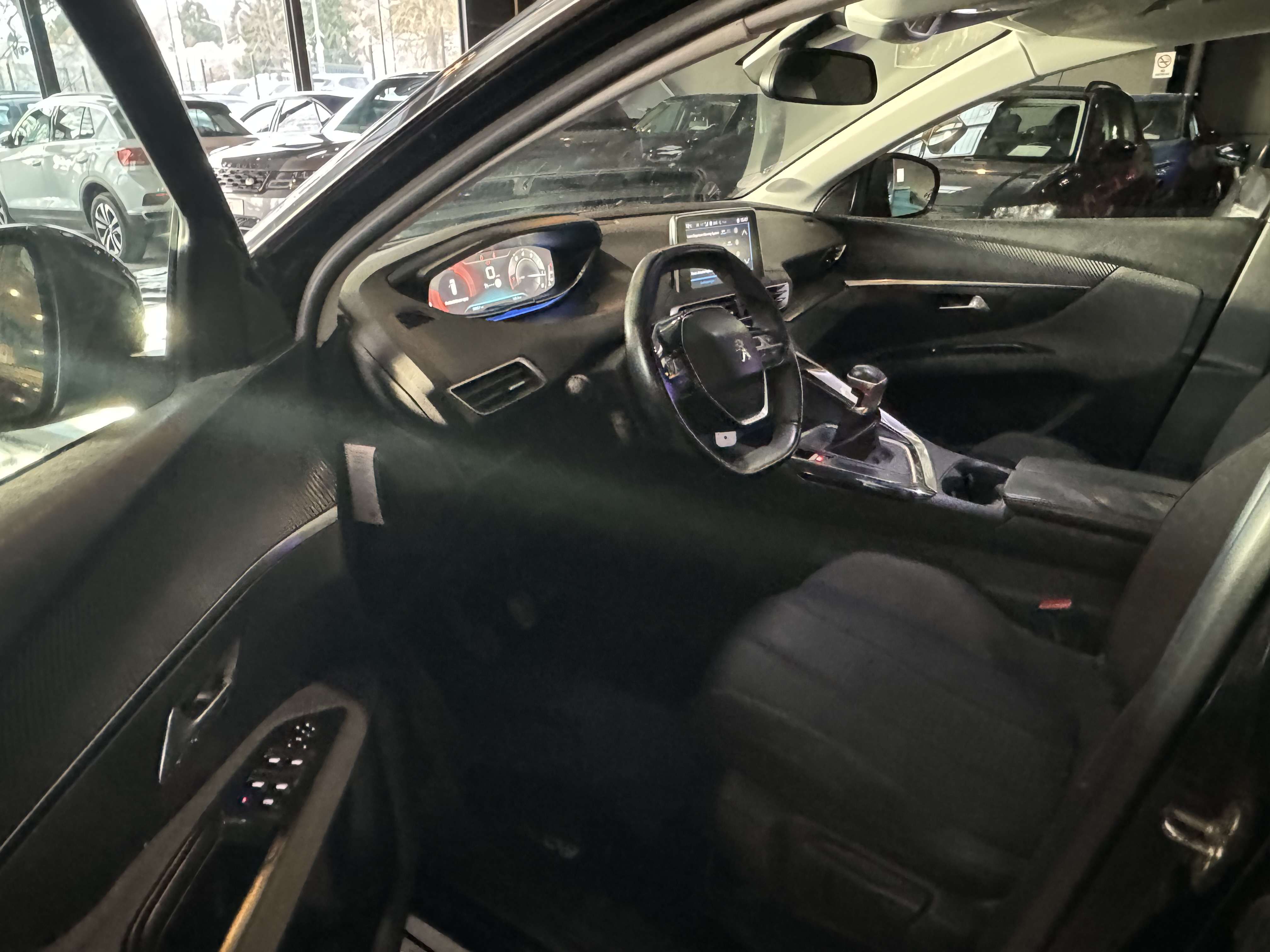 Peugeot 5008 1.2-5 PLACES AVEC POSSIBILITÉ DE PASSER À 7 PLACES