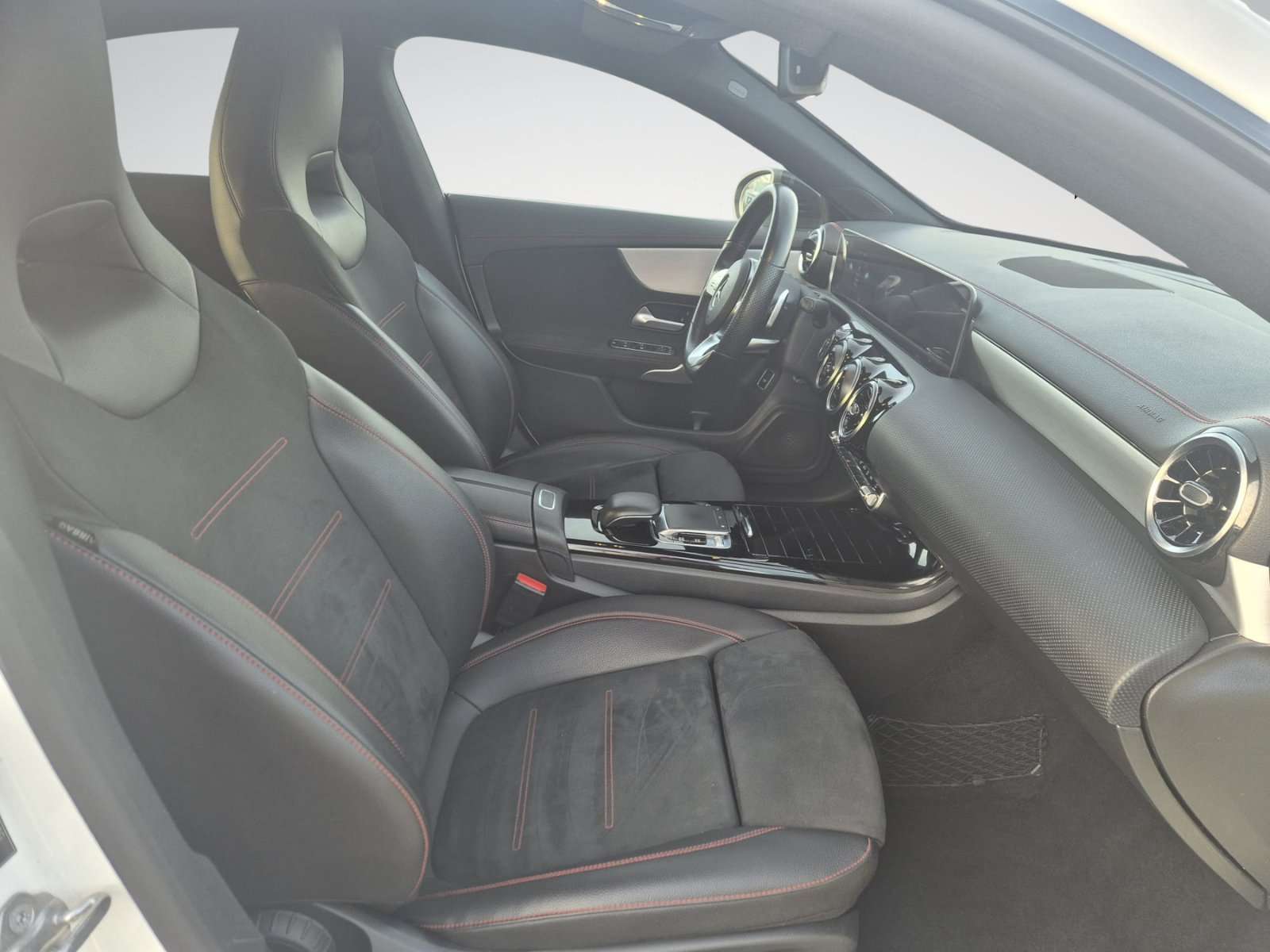 Mercedes-Benz CLA 180 //PACK AMG CARPLAY//CAMERA//GARANTIE 12 MOIS