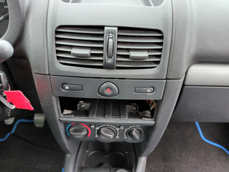 Renault CLIO II CAMPUS 1.2 16V 75CH AUTHENTIQUE ECO² 3P